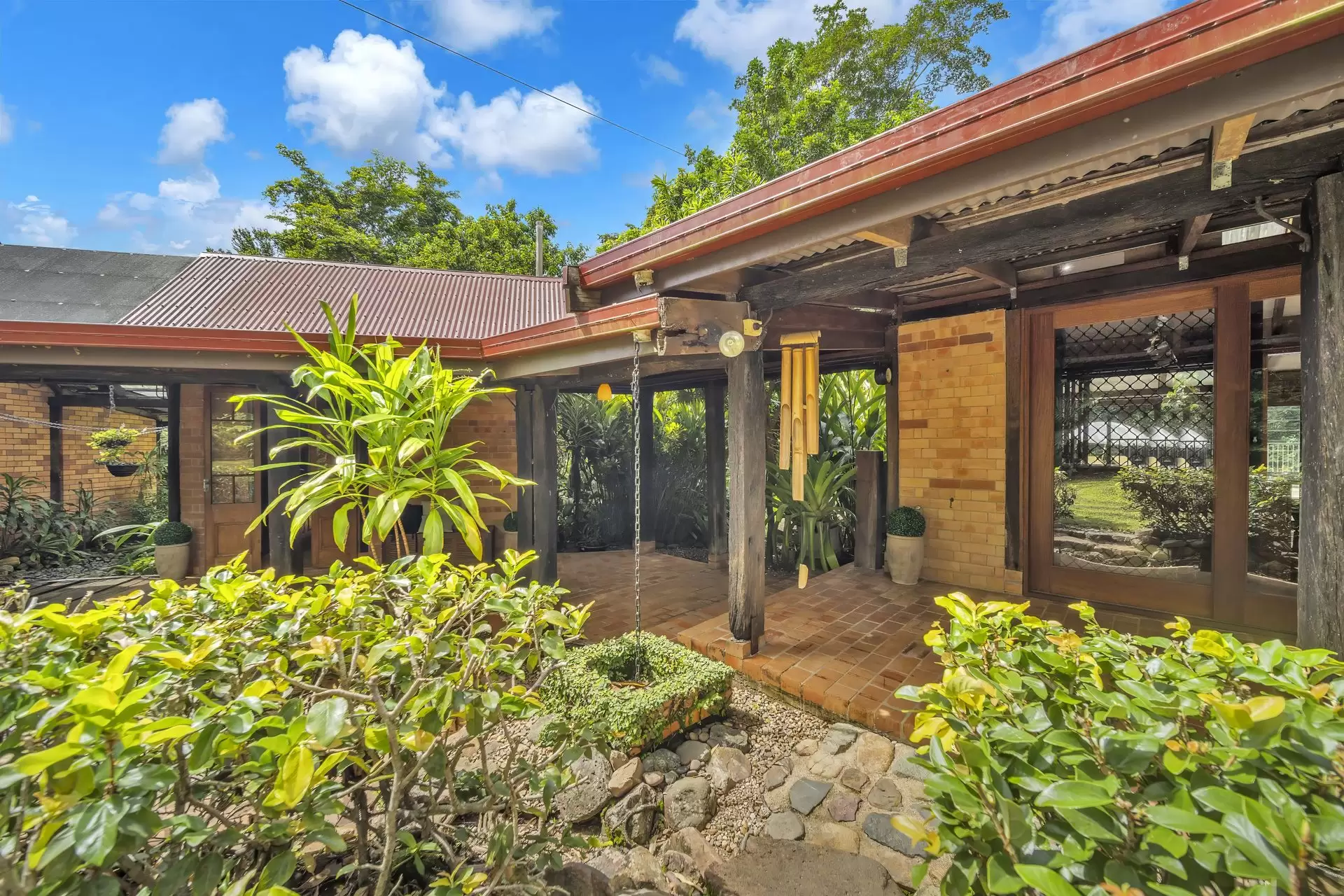 87-93 Jubilee Pocket Road, Jubilee Pocket Sold by Queensland Sotheby's International Realty - image 1
