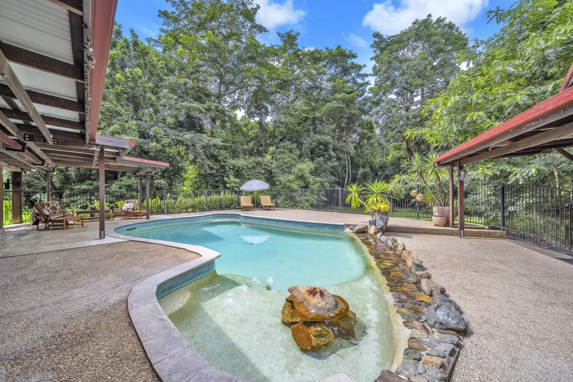 87-93 Jubilee Pocket Road, Jubilee Pocket Sold by Queensland Sotheby's International Realty - image 1