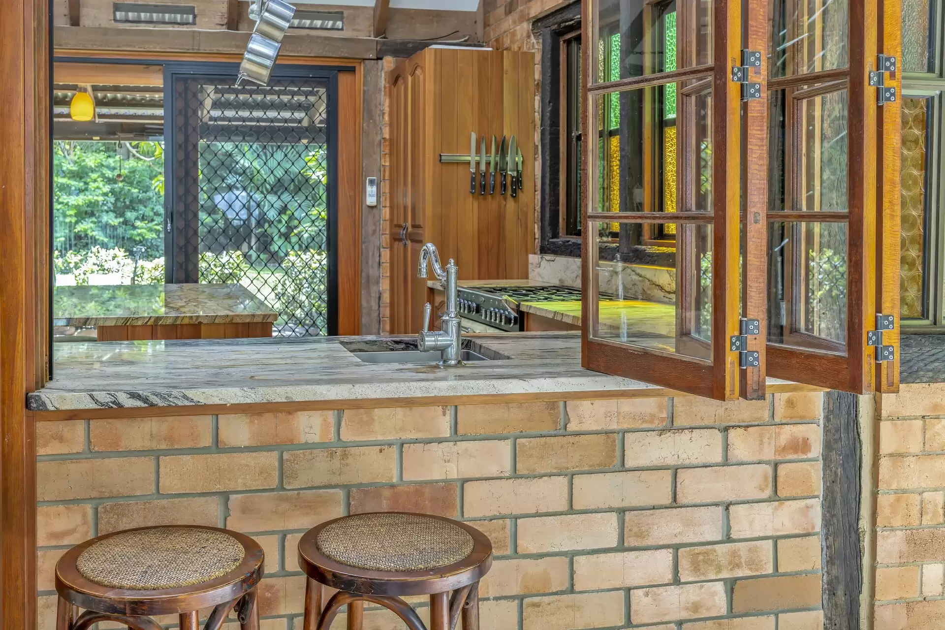 87-93 Jubilee Pocket Road, Jubilee Pocket Sold by Queensland Sotheby's International Realty - image 1