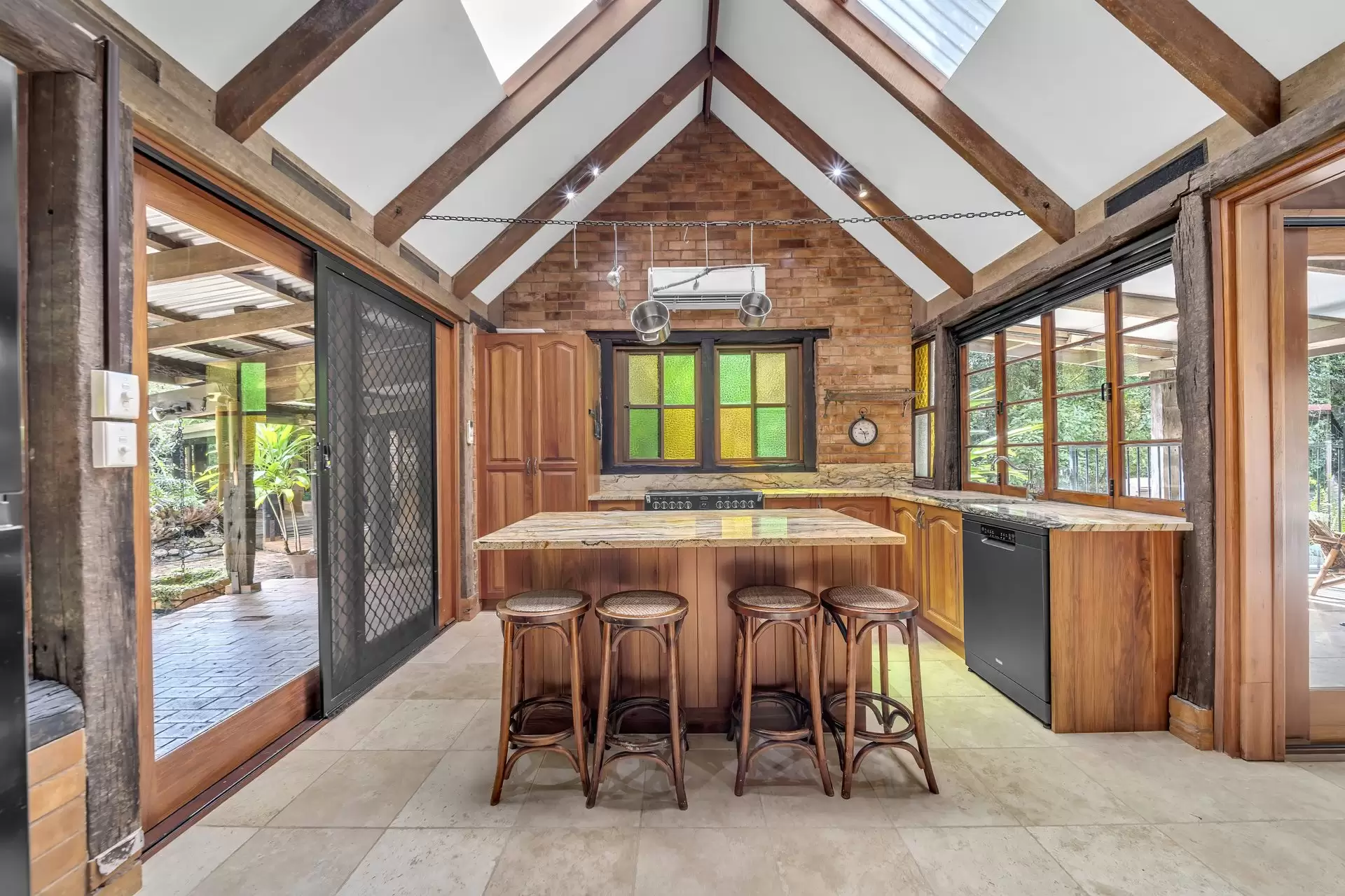 87-93 Jubilee Pocket Road, Jubilee Pocket Sold by Queensland Sotheby's International Realty - image 1