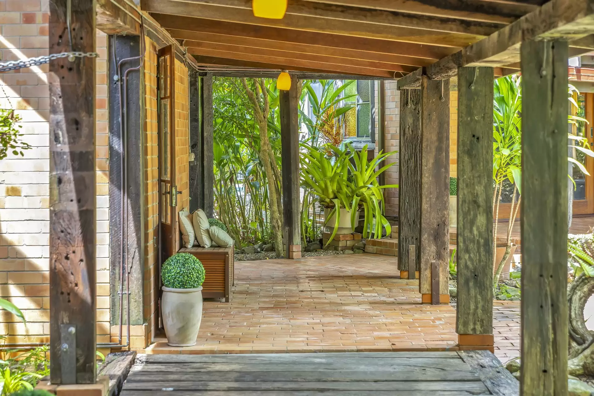 87-93 Jubilee Pocket Road, Jubilee Pocket Sold by Queensland Sotheby's International Realty - image 1