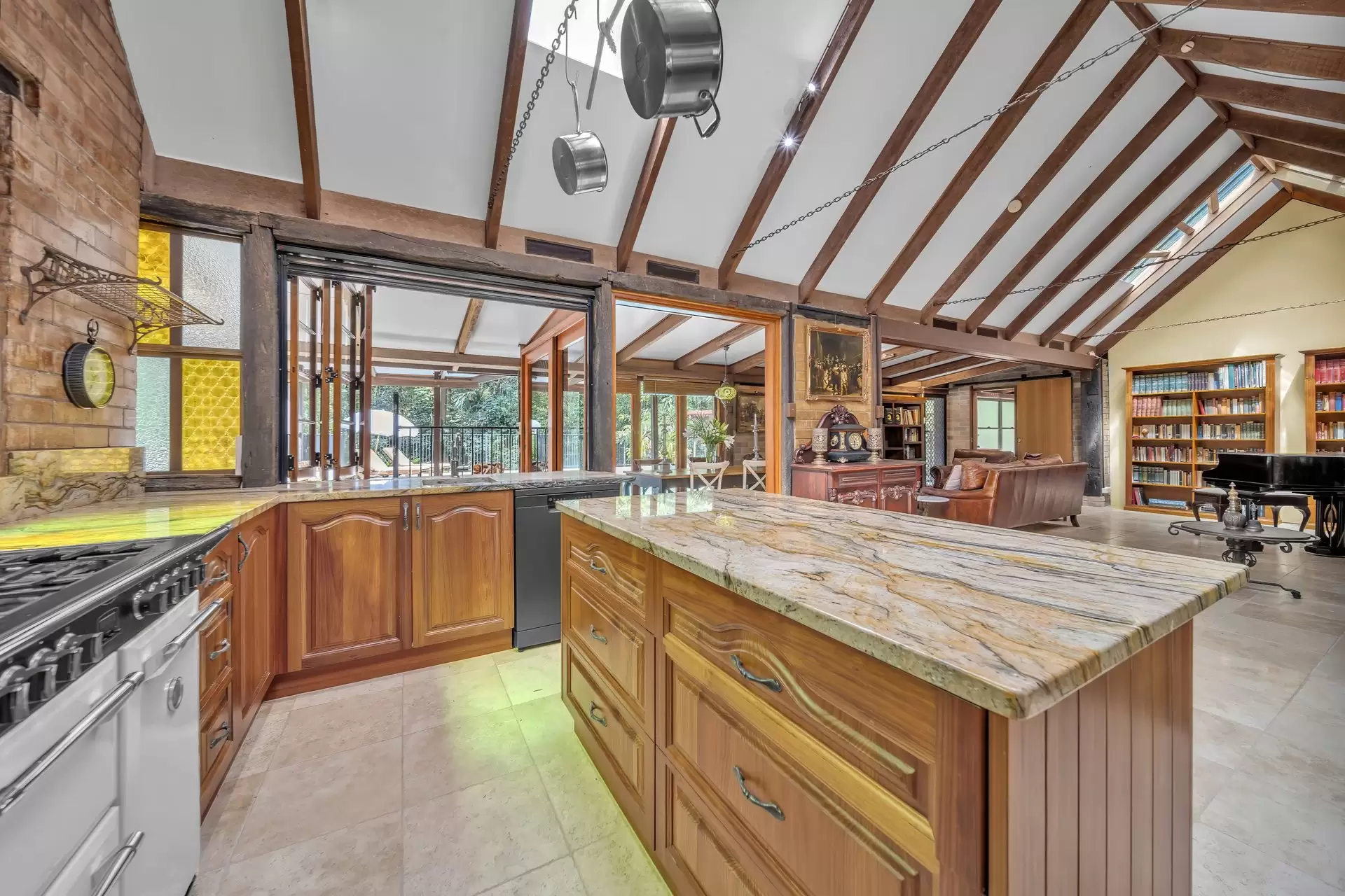 87-93 Jubilee Pocket Road, Jubilee Pocket Sold by Queensland Sotheby's International Realty - image 1