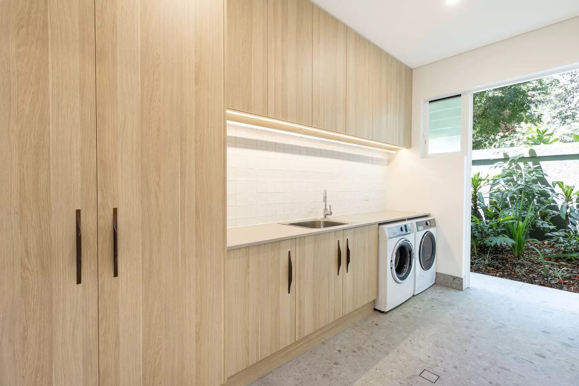 5 Rachel Carson Lane, Port Douglas Sold by Queensland Sotheby's International Realty - image 1