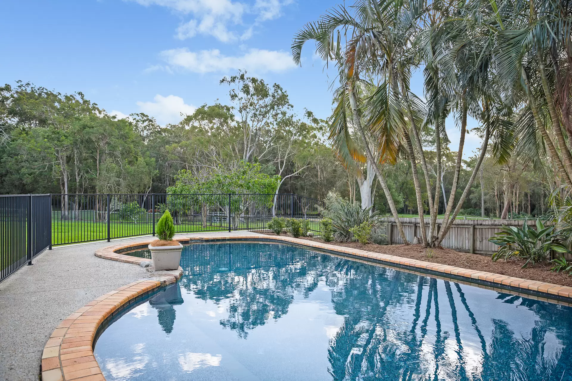 134 German Church Road, Carbrook Sold by  - image 1
