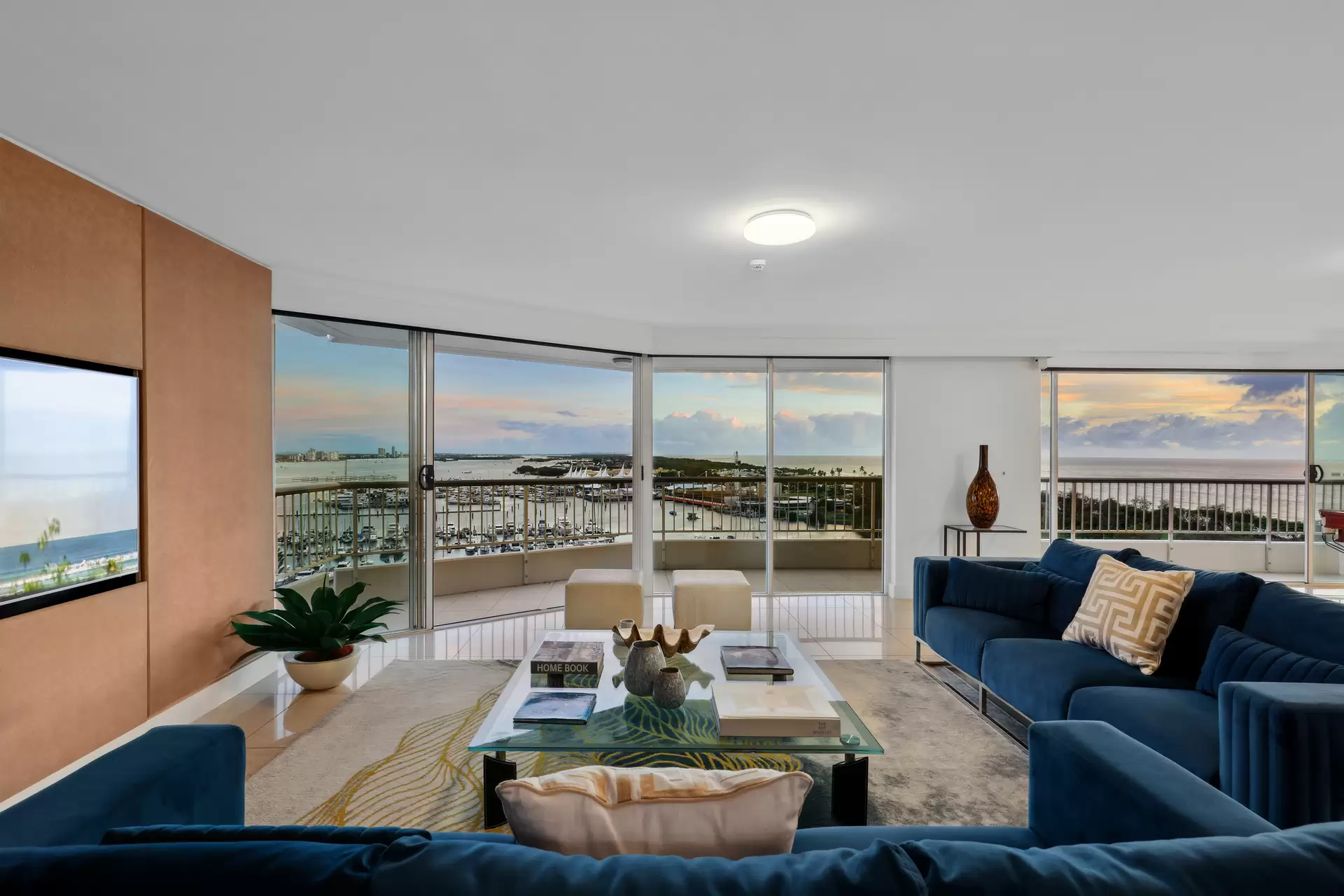 41/18 MacArthur Parade, Main Beach Sold by Queensland Sotheby's International Realty - image 1