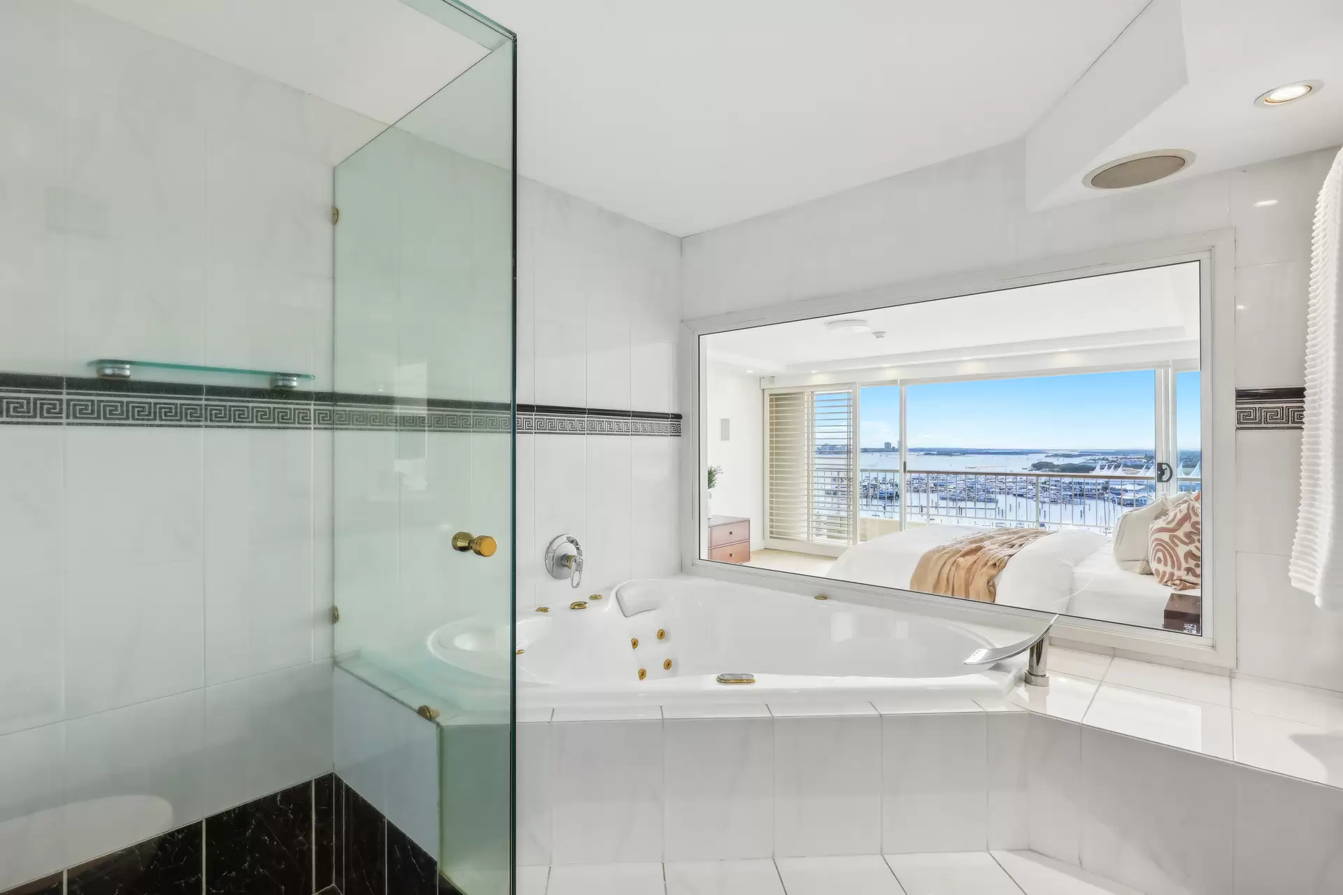 41/18 MacArthur Parade, Main Beach Sold by Queensland Sotheby's International Realty - image 1