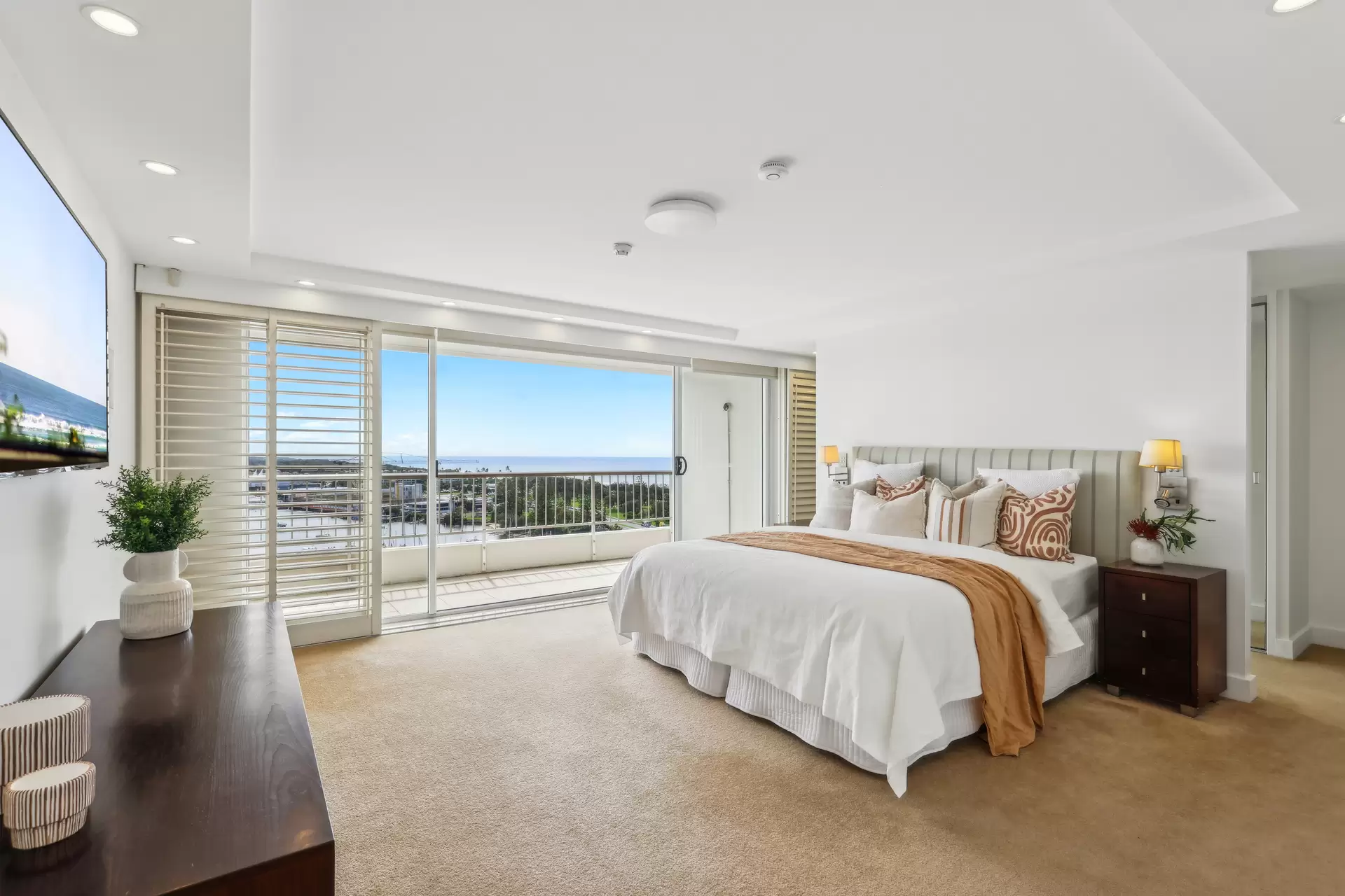 41/18 MacArthur Parade, Main Beach Sold by Queensland Sotheby's International Realty - image 1