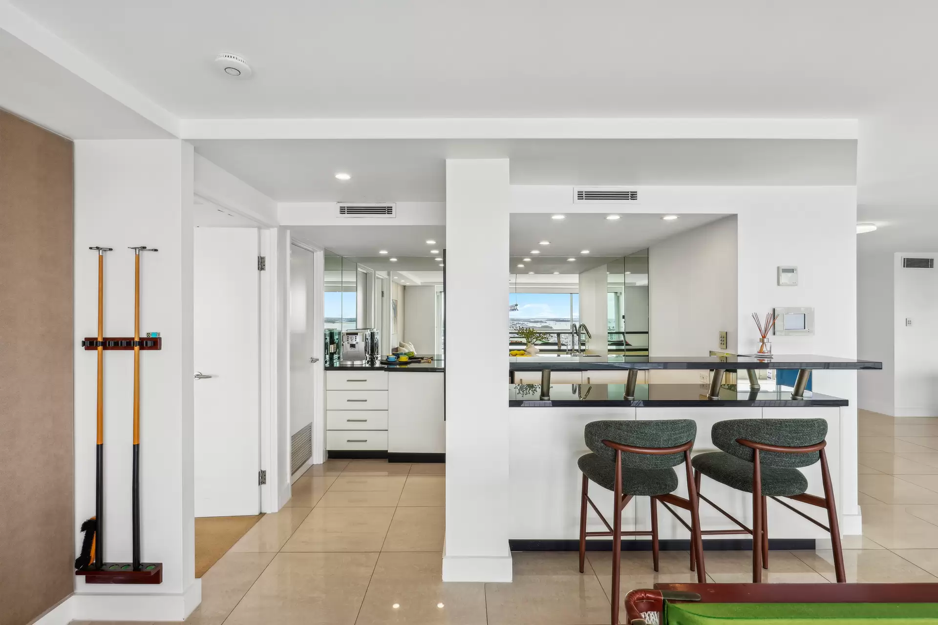 41/18 MacArthur Parade, Main Beach Sold by Queensland Sotheby's International Realty - image 1