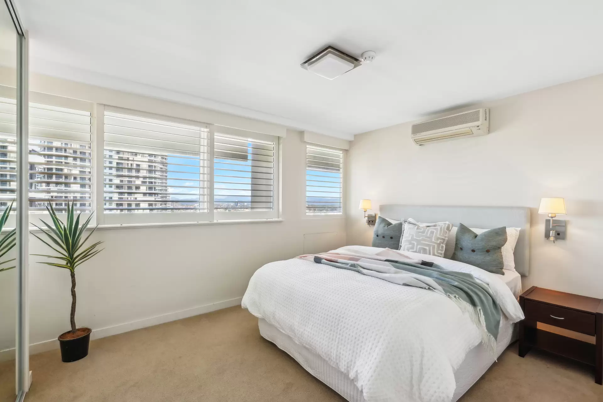 41/18 MacArthur Parade, Main Beach Sold by Queensland Sotheby's International Realty - image 1