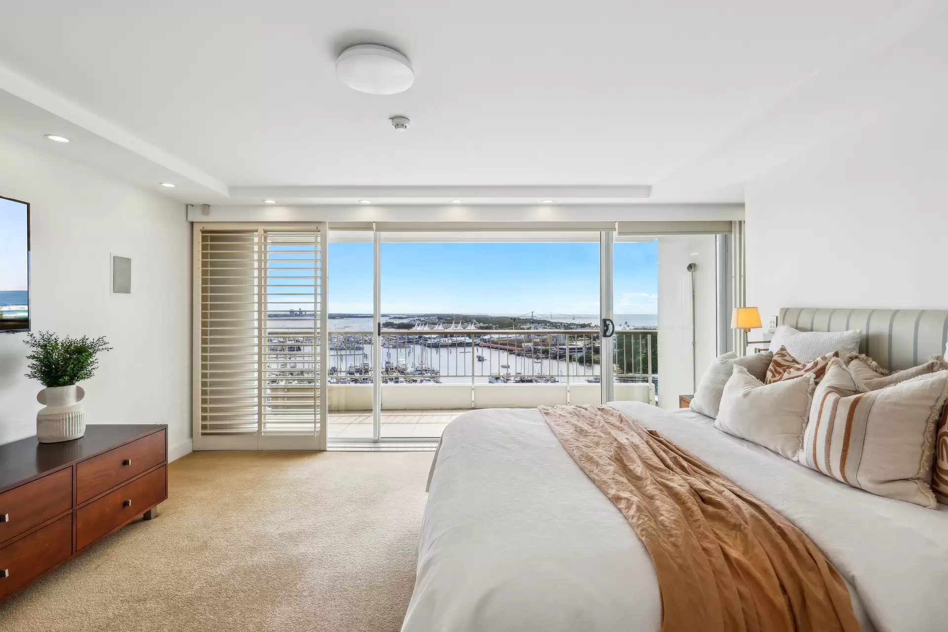 41/18 MacArthur Parade, Main Beach Sold by Queensland Sotheby's International Realty - image 1