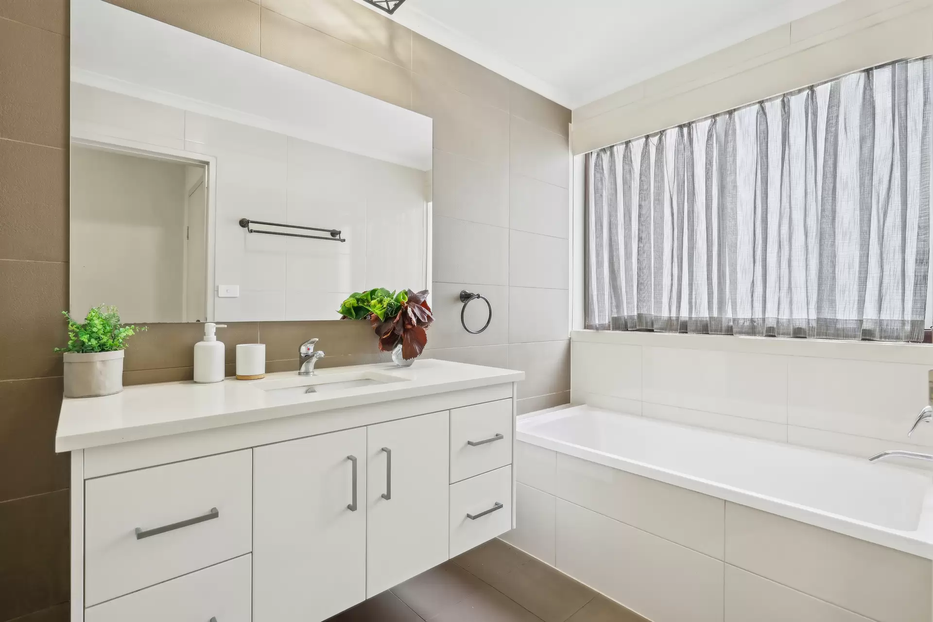 26/32-34 Musgrave Street, Coolangatta Sold by Queensland Sotheby's International Realty - image 1