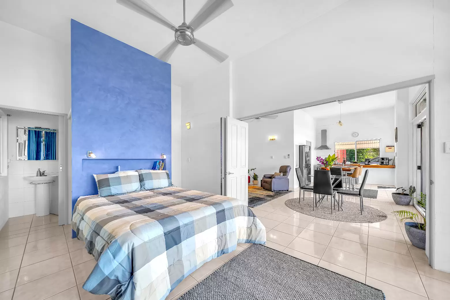 129 Gloucester Avenue, Hideaway Bay For Sale by Queensland Sotheby's International Realty - image 1