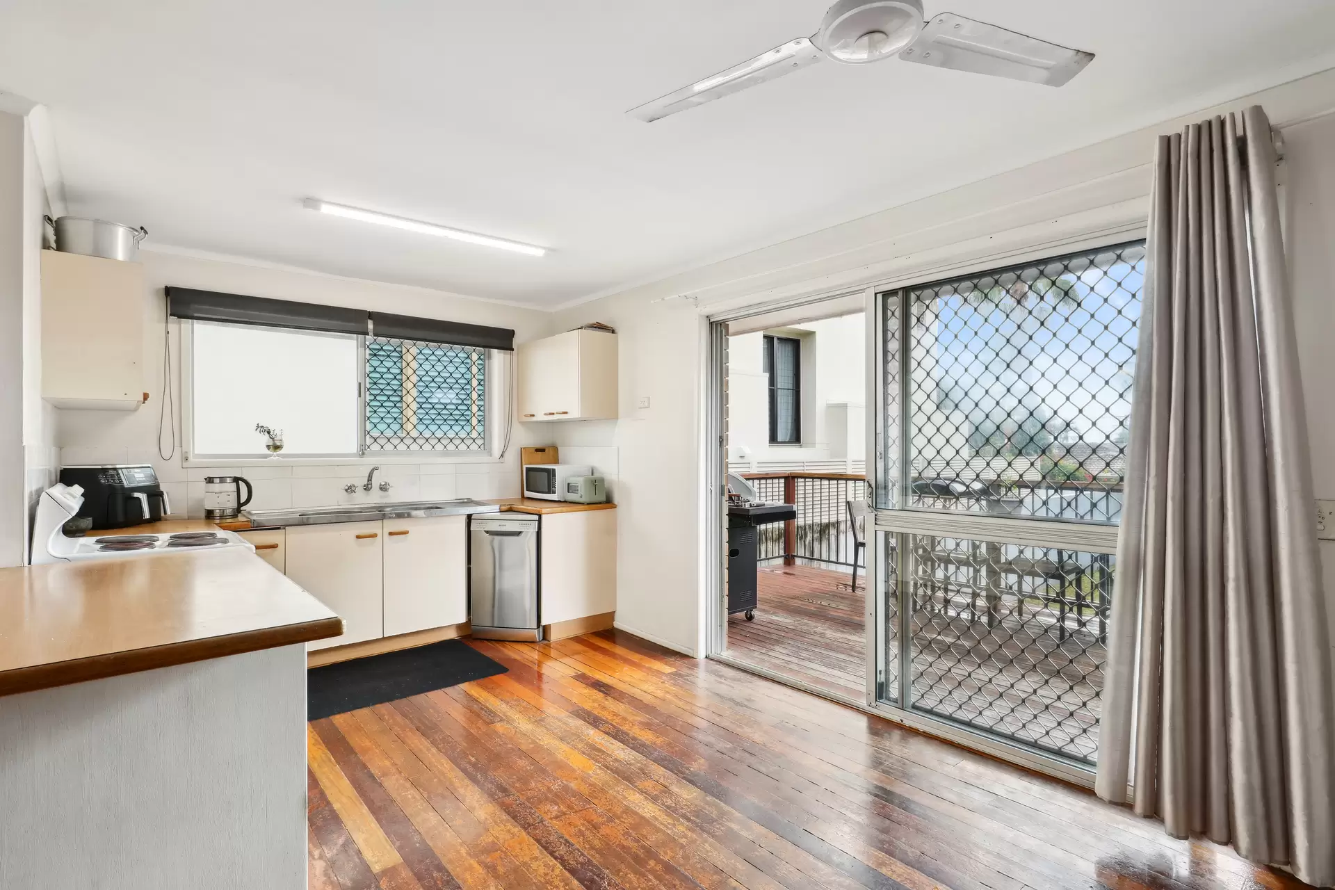 45 Peak Avenue, Main Beach Sold by Queensland Sotheby's International Realty - image 1