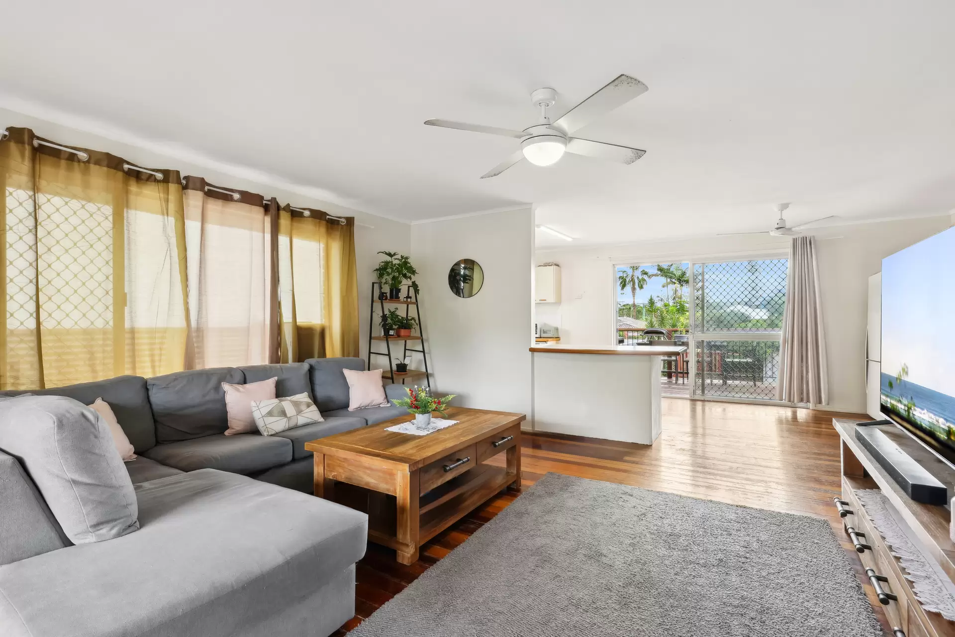 45 Peak Avenue, Main Beach Sold by Queensland Sotheby's International Realty - image 1