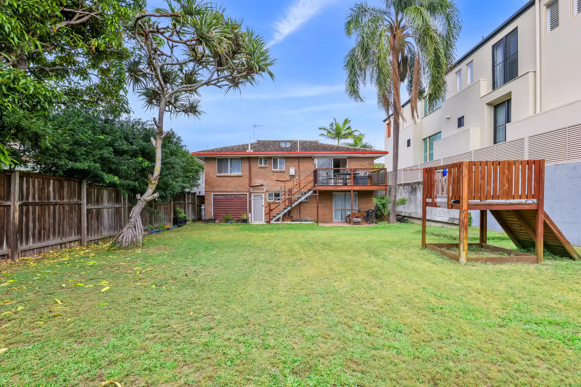 45 Peak Avenue, Main Beach Sold by Queensland Sotheby's International Realty - image 1