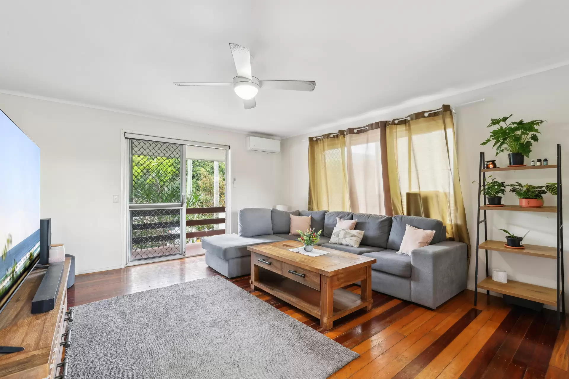 45 Peak Avenue, Main Beach Sold by Queensland Sotheby's International Realty - image 1