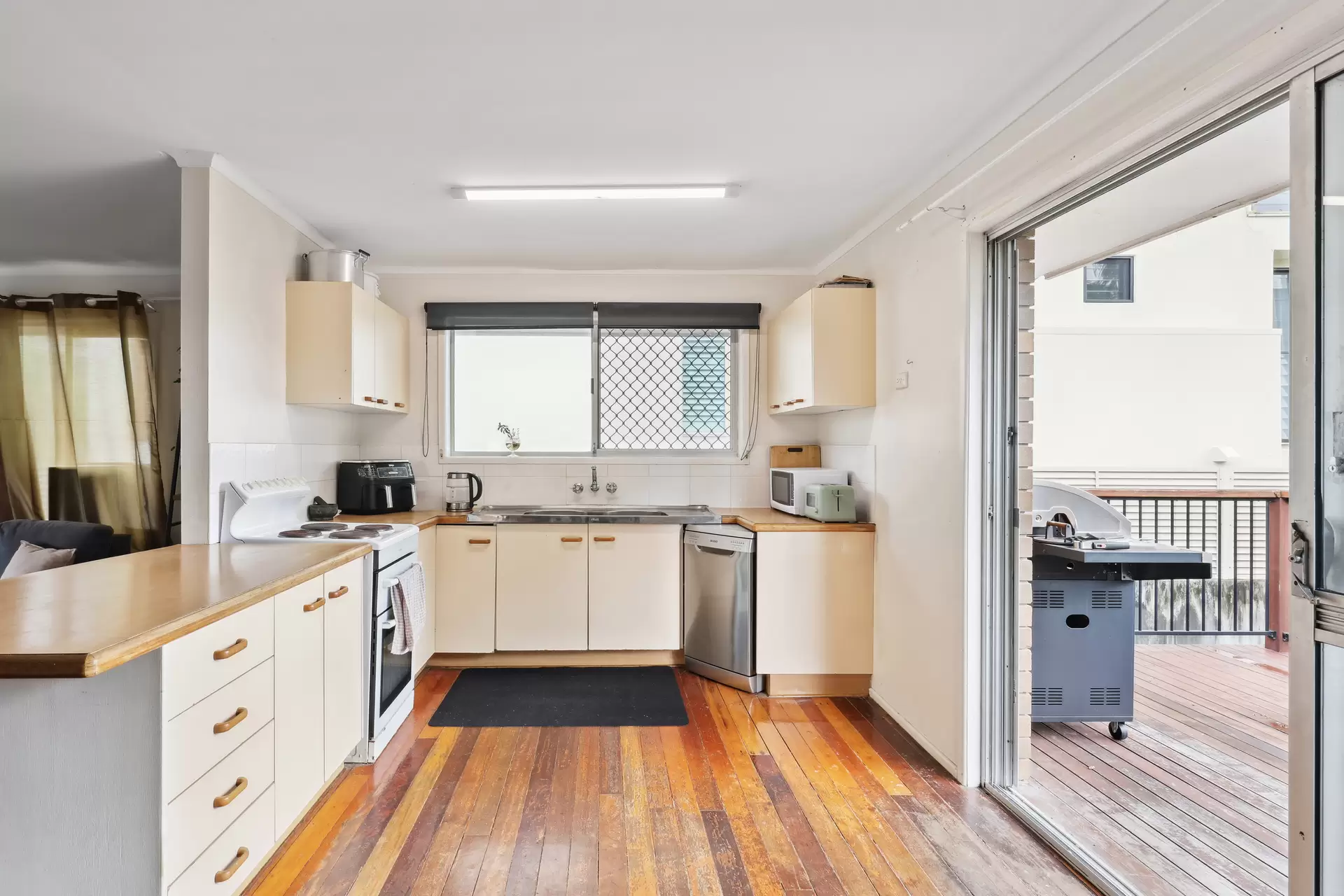45 Peak Avenue, Main Beach Sold by Queensland Sotheby's International Realty - image 1
