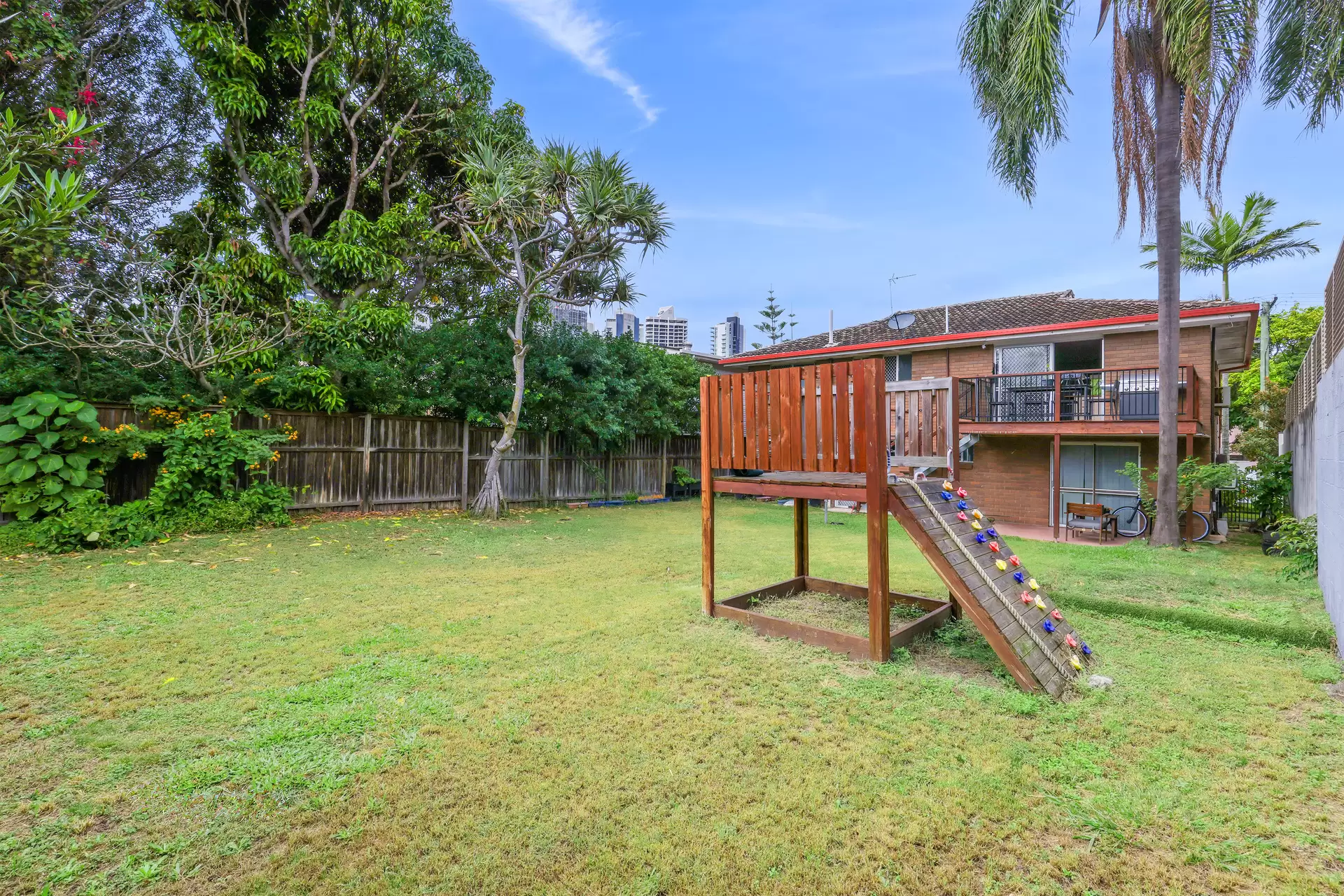 45 Peak Avenue, Main Beach Sold by Queensland Sotheby's International Realty - image 1