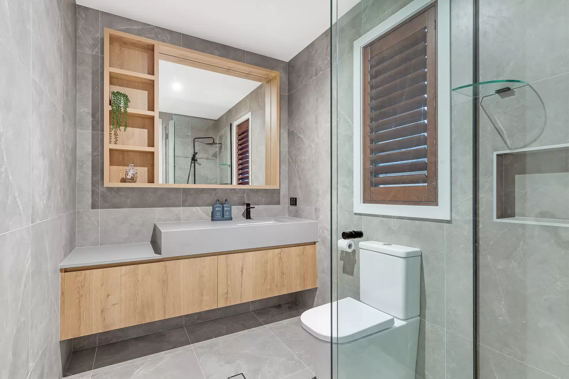 16 Ziggys Drive, Thornlands Sold by Queensland Sotheby's International Realty - image 1