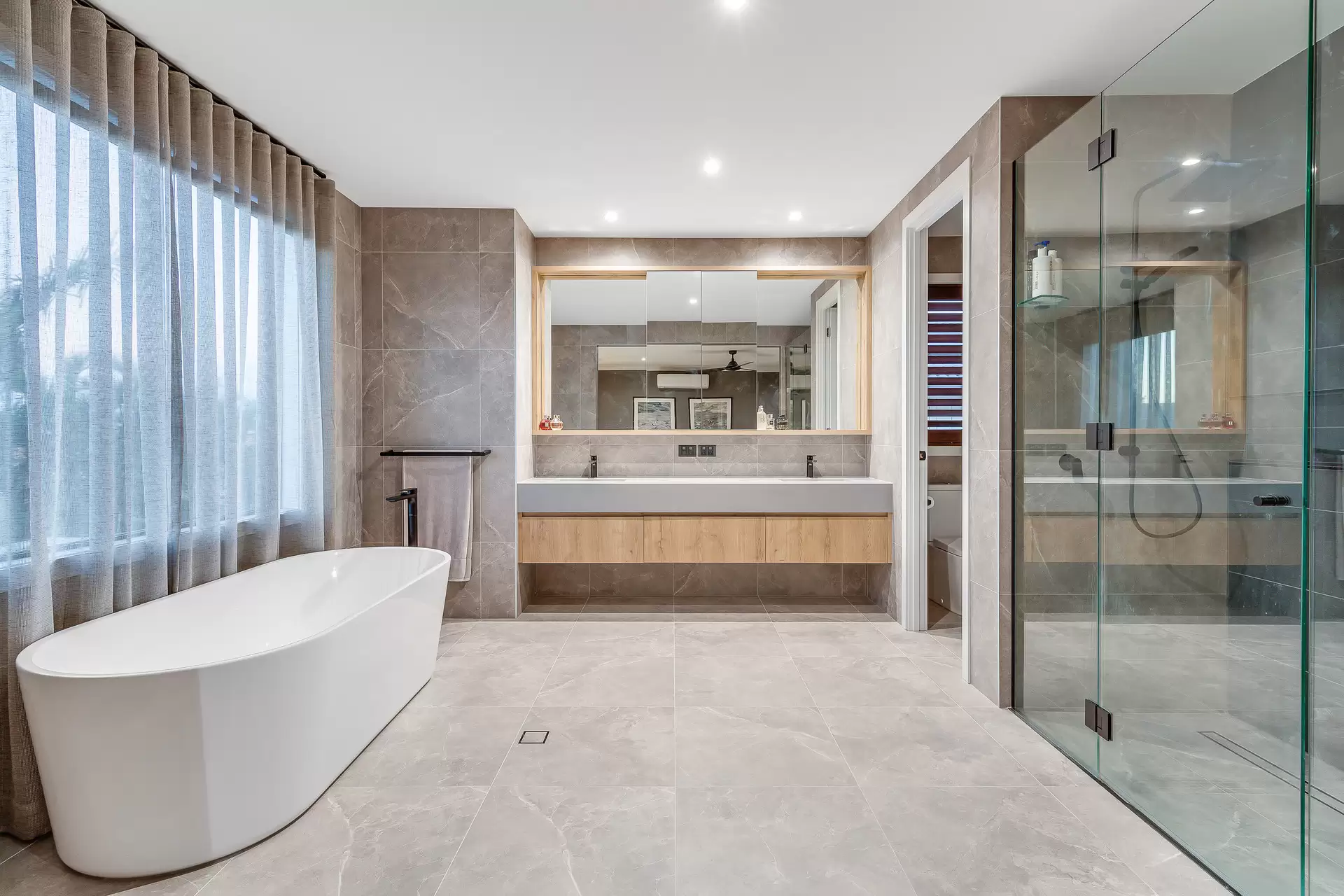 16 Ziggys Drive, Thornlands Sold by Queensland Sotheby's International Realty - image 1