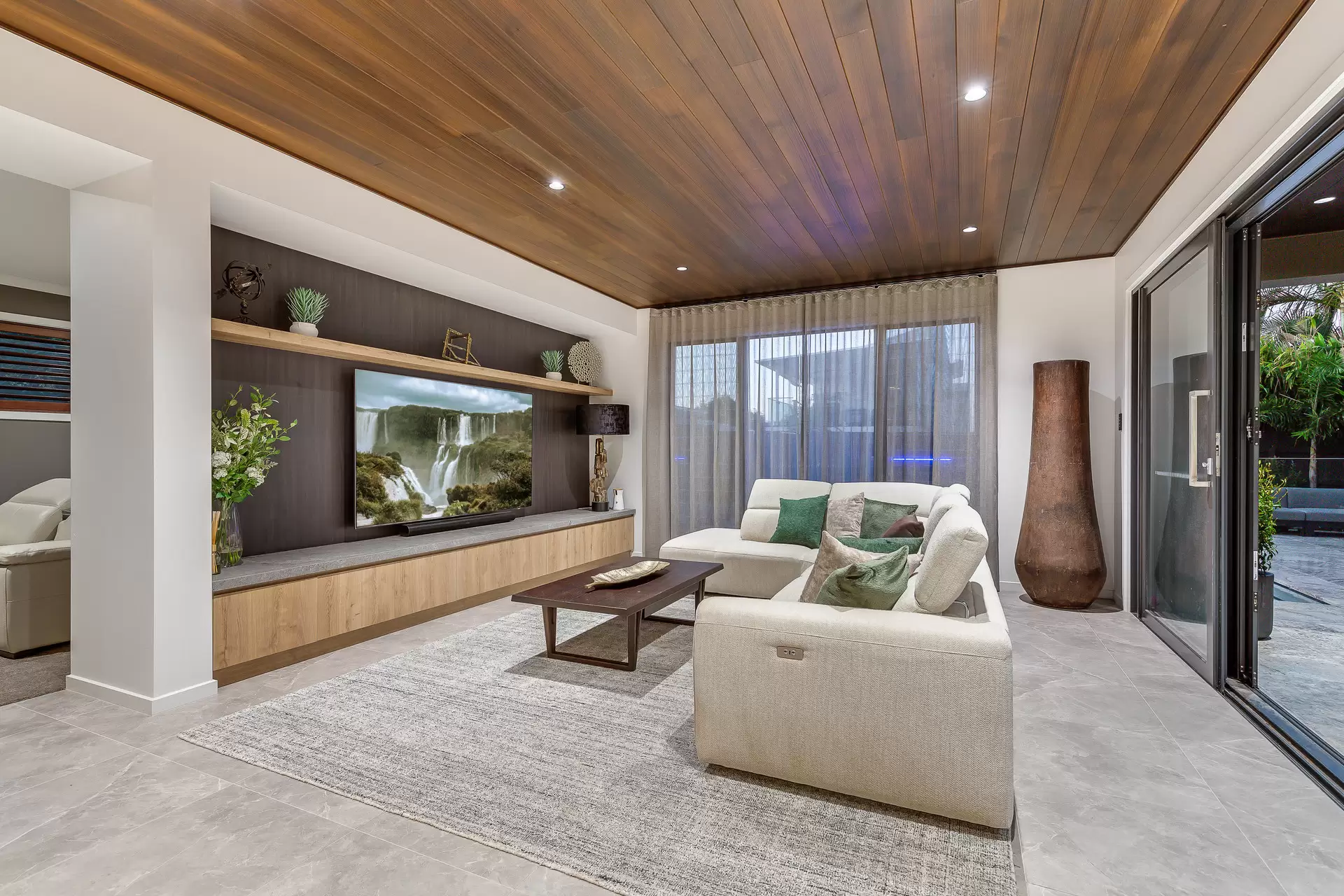 16 Ziggys Drive, Thornlands Sold by Queensland Sotheby's International Realty - image 1