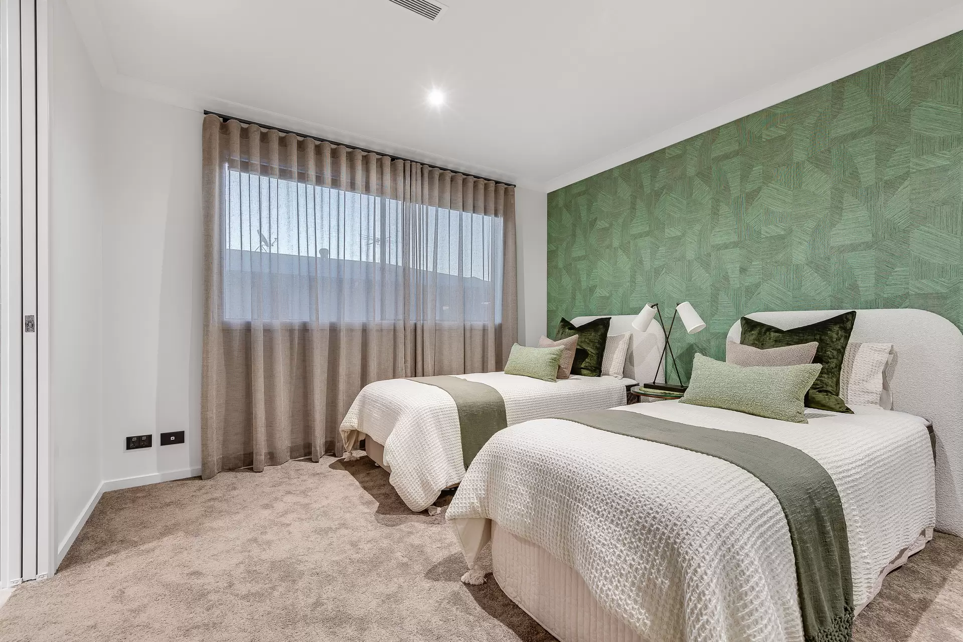 16 Ziggys Drive, Thornlands Sold by Queensland Sotheby's International Realty - image 1