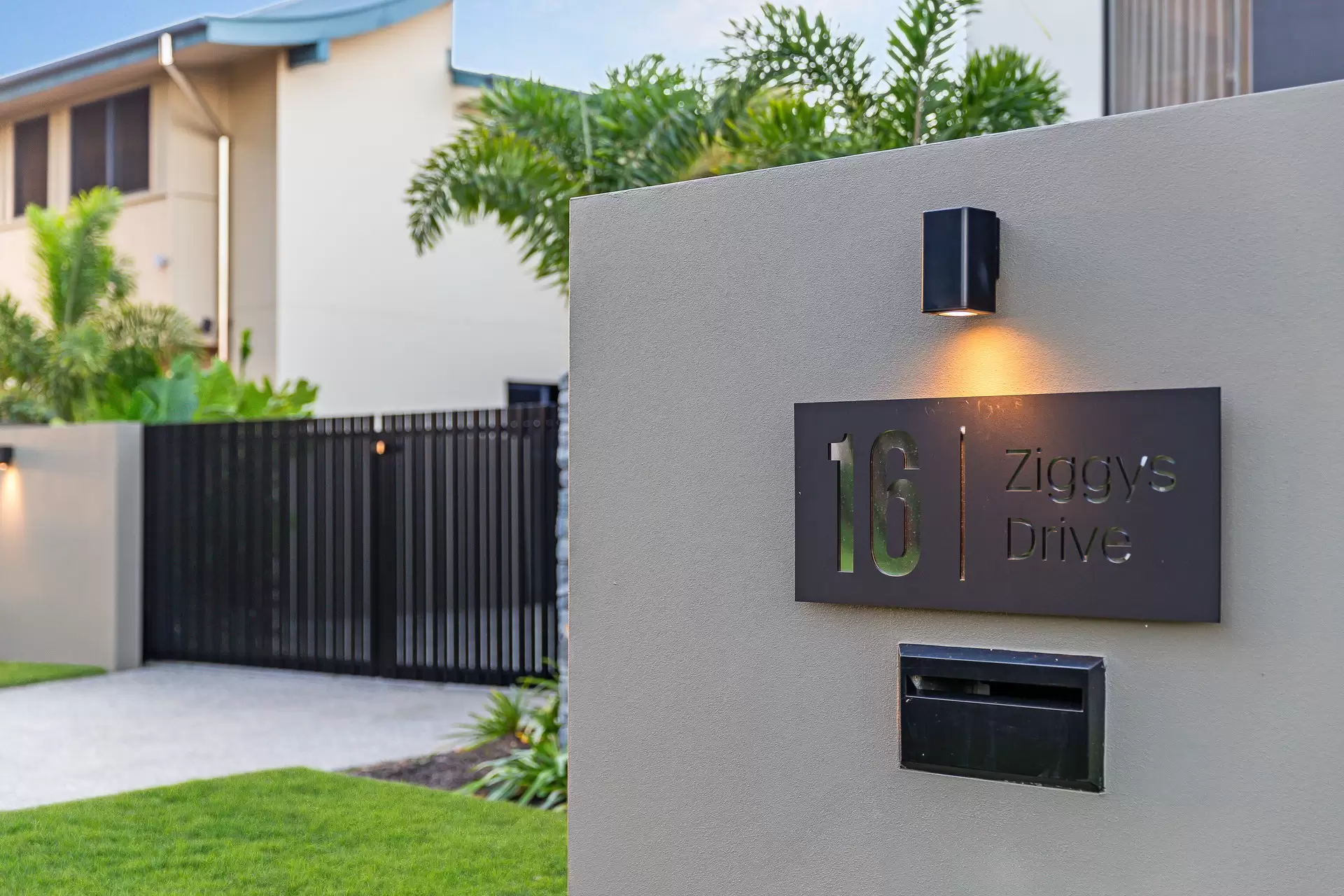 16 Ziggys Drive, Thornlands Sold by Queensland Sotheby's International Realty - image 1