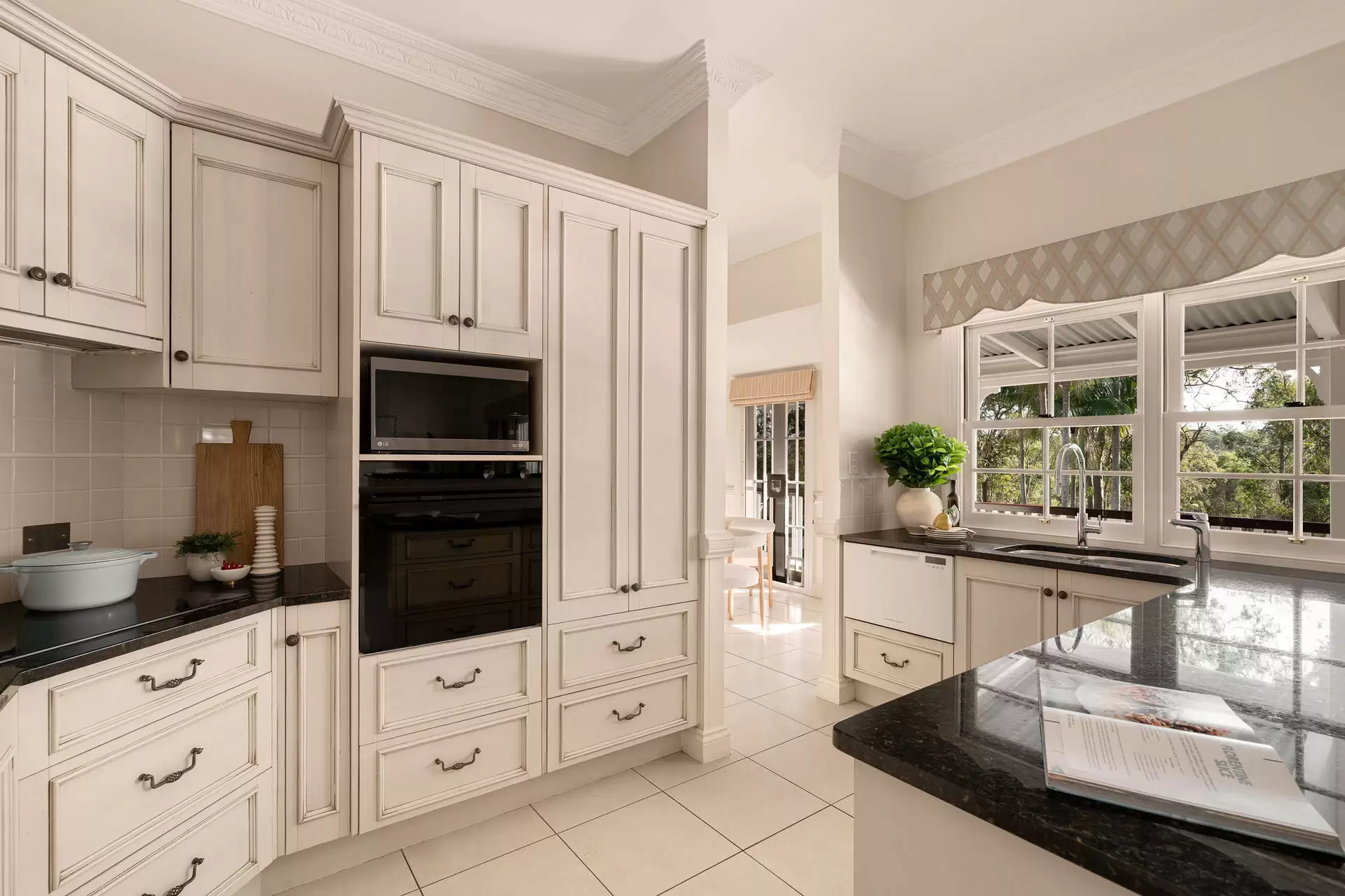 468 Prout Road, Burbank Sold by Queensland Sotheby's International Realty - image 1