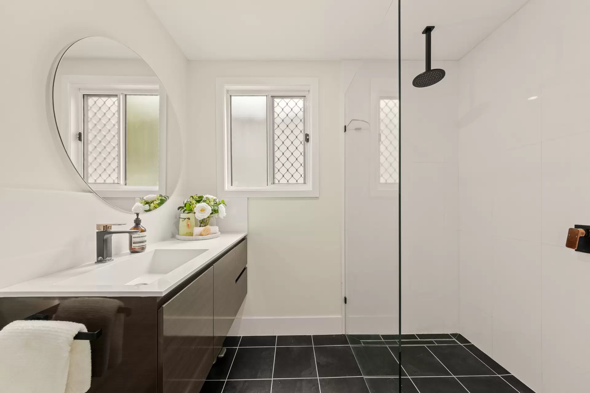 46 Belnoel Street, Wavell Heights Sold by Queensland Sotheby's International Realty - image 1