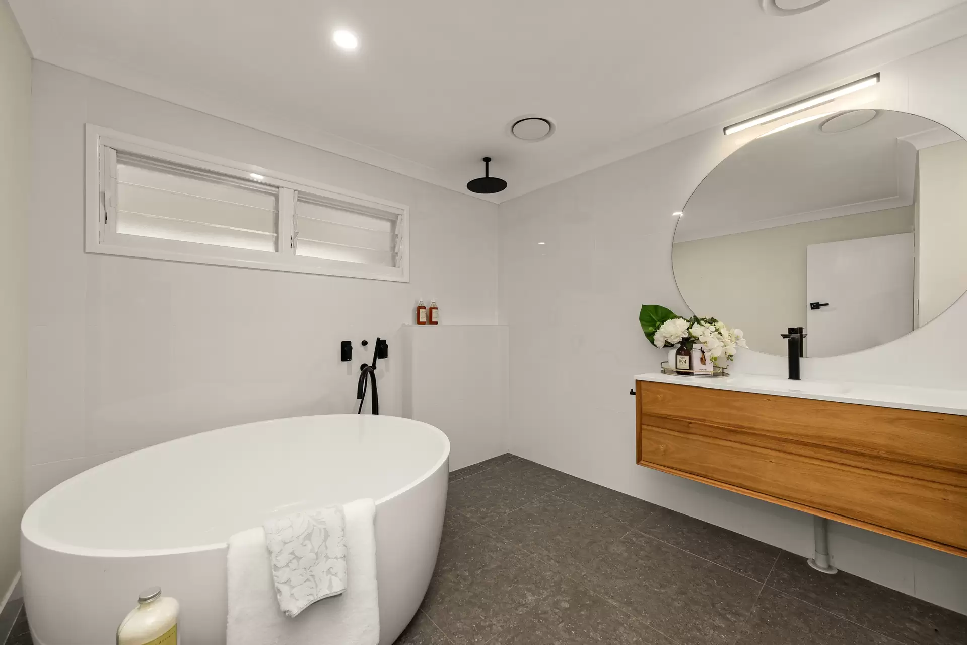 46 Belnoel Street, Wavell Heights Sold by Queensland Sotheby's International Realty - image 1