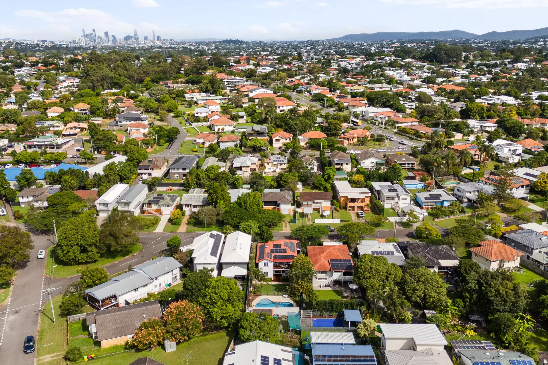 46 Belnoel Street, Wavell Heights Sold by Queensland Sotheby's International Realty - image 1