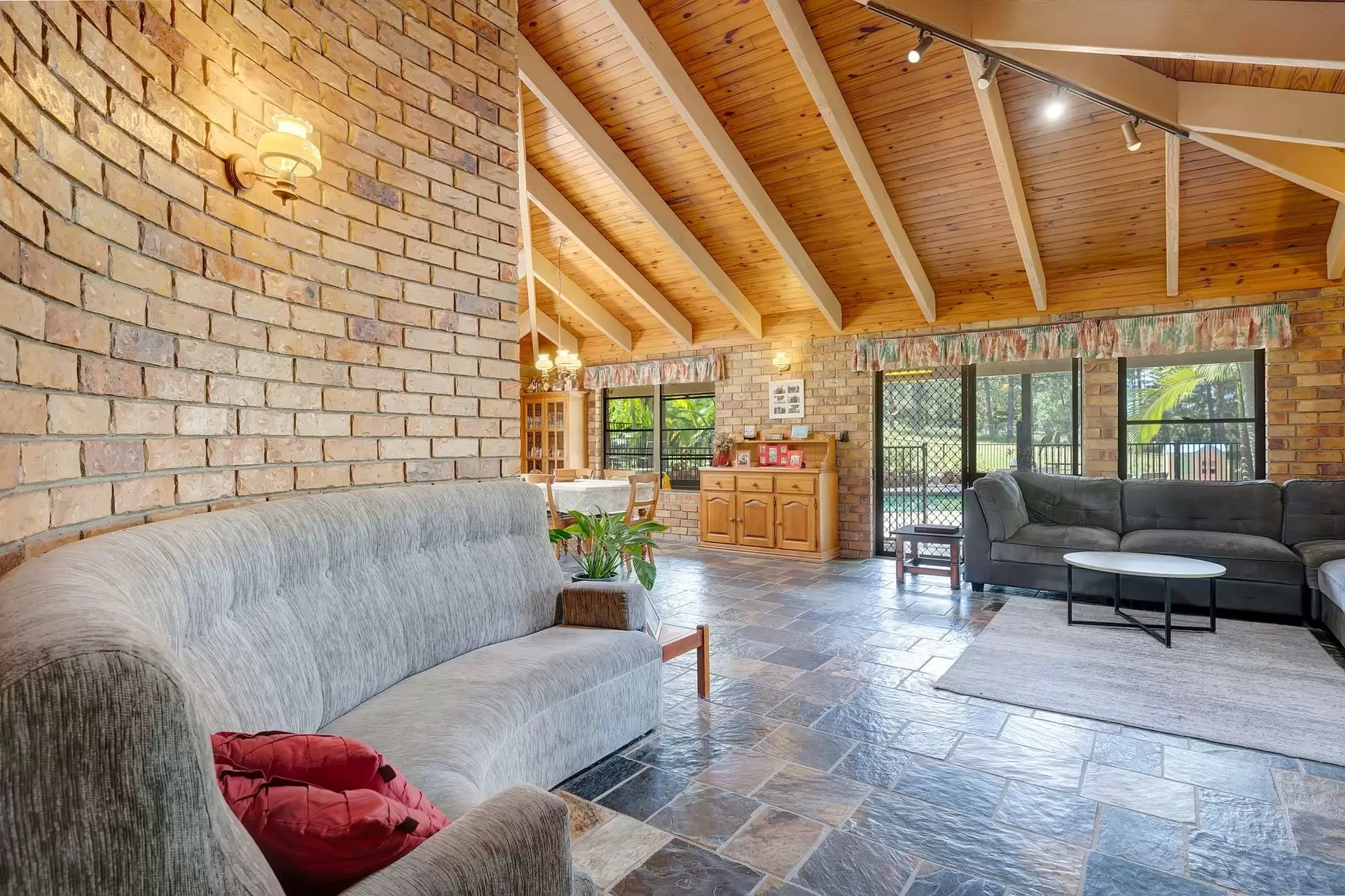 626 Underwood Road, Rochedale Sold by Queensland Sotheby's International Realty - image 1