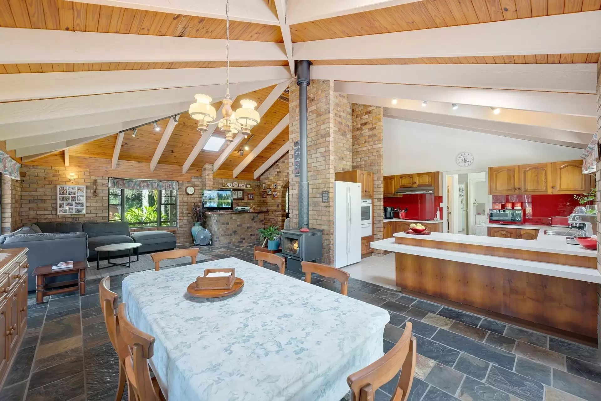 626 Underwood Road, Rochedale Sold by Queensland Sotheby's International Realty - image 1