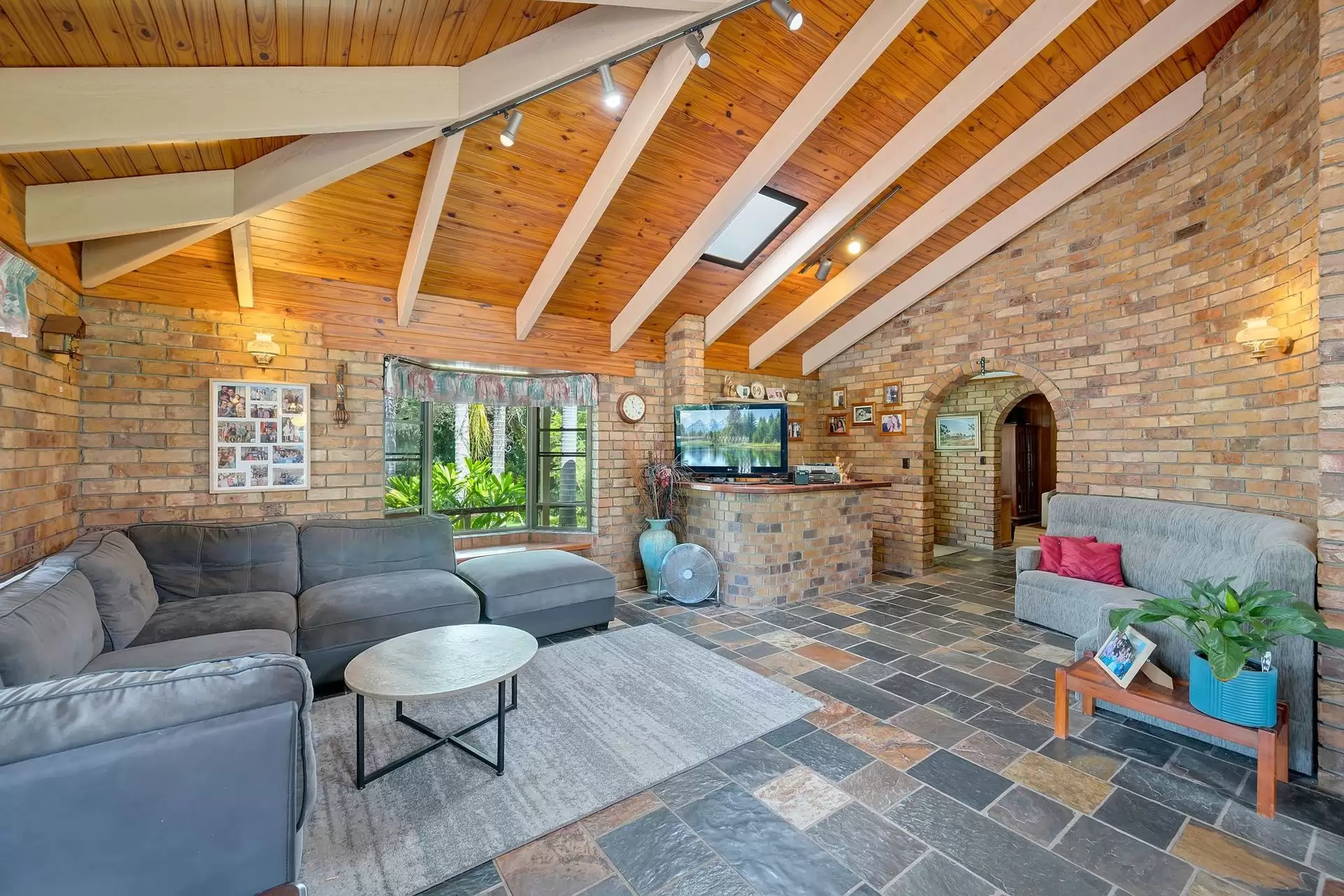 626 Underwood Road, Rochedale Sold by Queensland Sotheby's International Realty - image 1