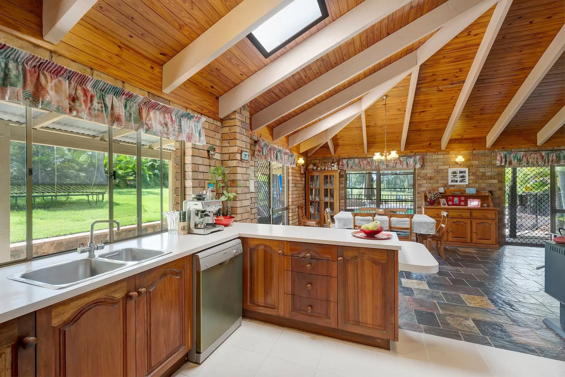 626 Underwood Road, Rochedale Sold by Queensland Sotheby's International Realty - image 1