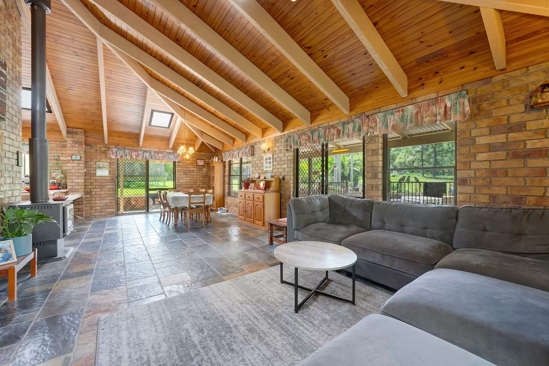 626 Underwood Road, Rochedale Sold by Queensland Sotheby's International Realty - image 1