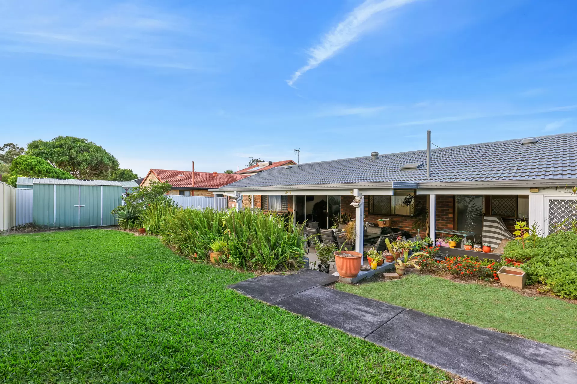 60 Kallaroo Crescent, Ashmore Sold by Queensland Sotheby's International Realty - image 1