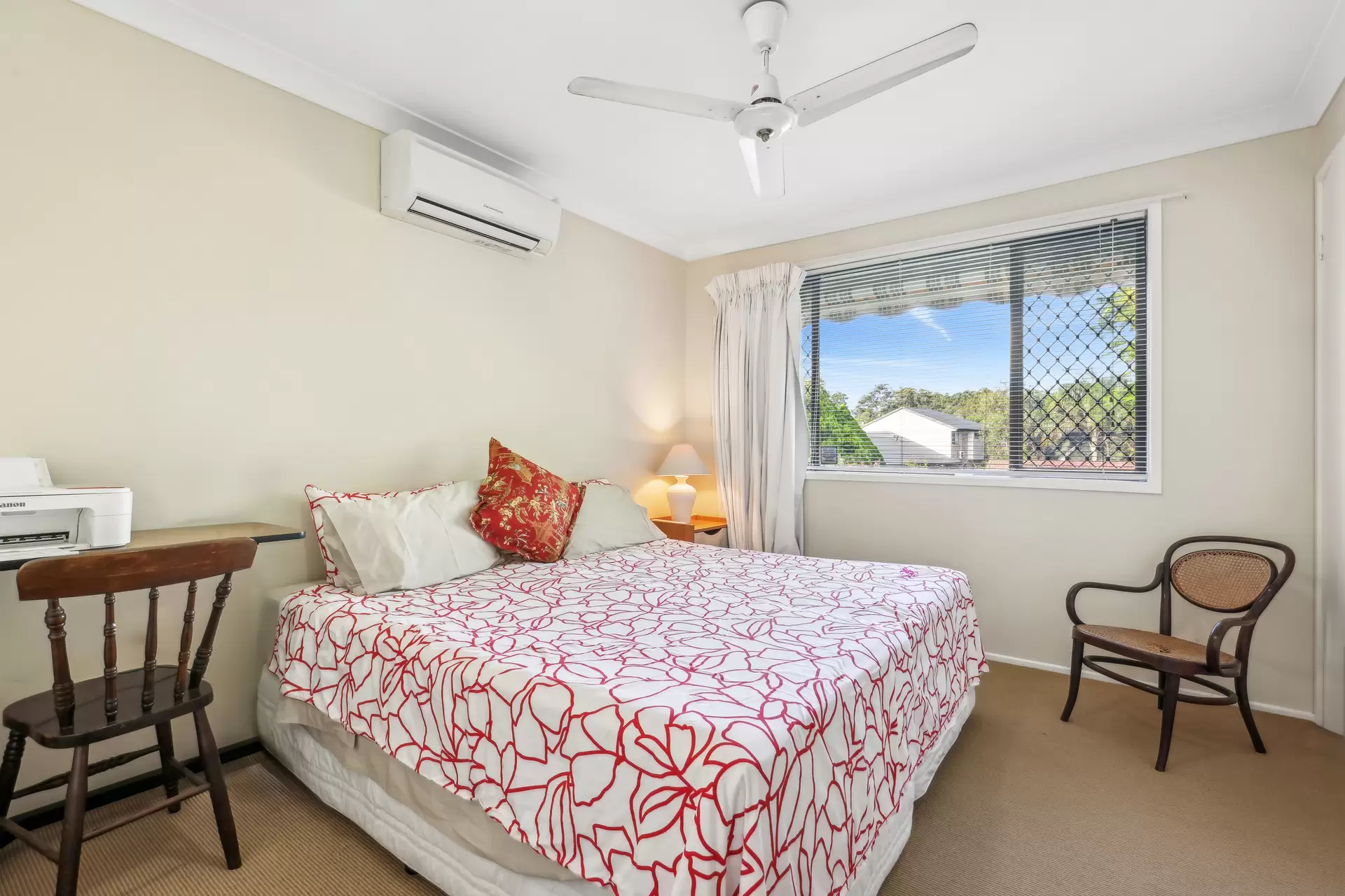 60 Kallaroo Crescent, Ashmore Sold by Queensland Sotheby's International Realty - image 1