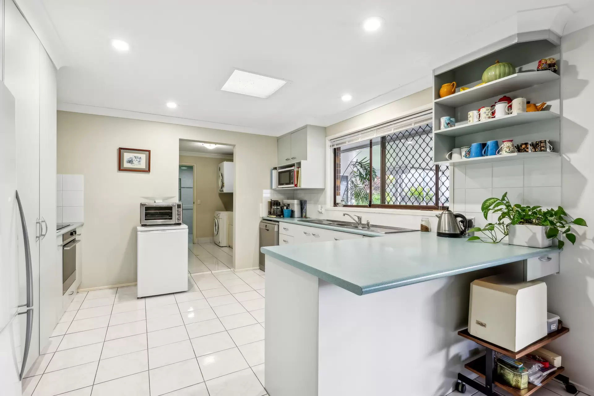 60 Kallaroo Crescent, Ashmore Sold by Queensland Sotheby's International Realty - image 1