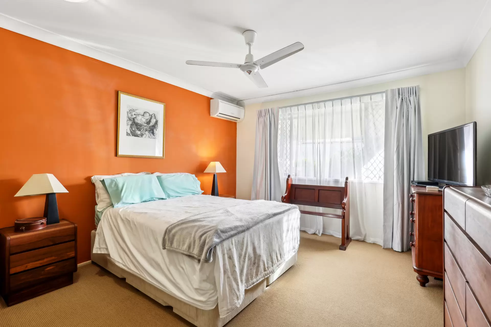 60 Kallaroo Crescent, Ashmore Sold by Queensland Sotheby's International Realty - image 1