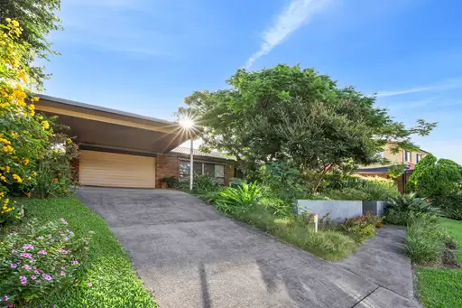 60 Kallaroo Crescent, Ashmore Sold by Queensland Sotheby's International Realty