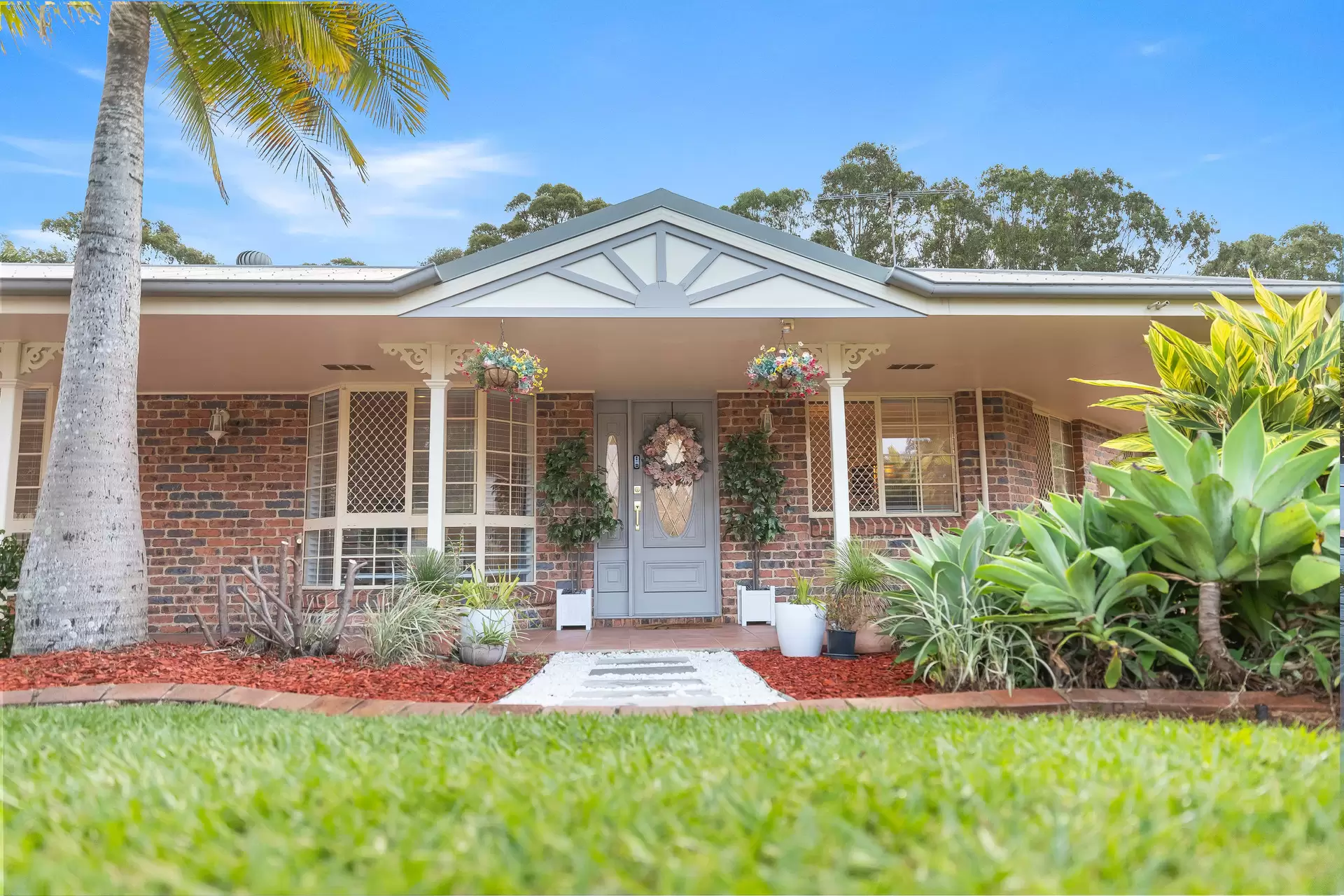 5 Bergan Place, Cleveland Sold by Queensland Sotheby's International Realty - image 1
