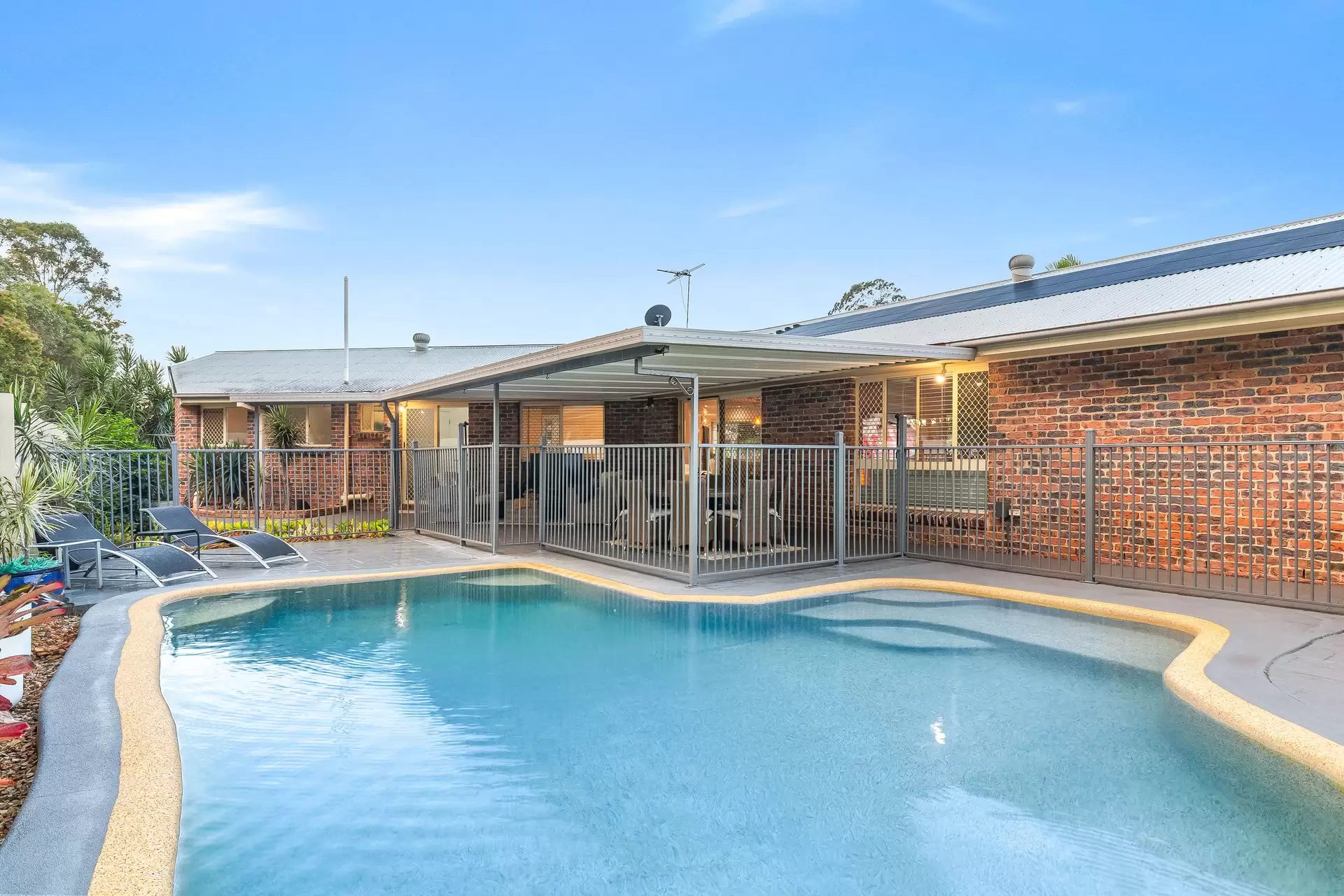 5 Bergan Place, Cleveland Sold by Queensland Sotheby's International Realty - image 1
