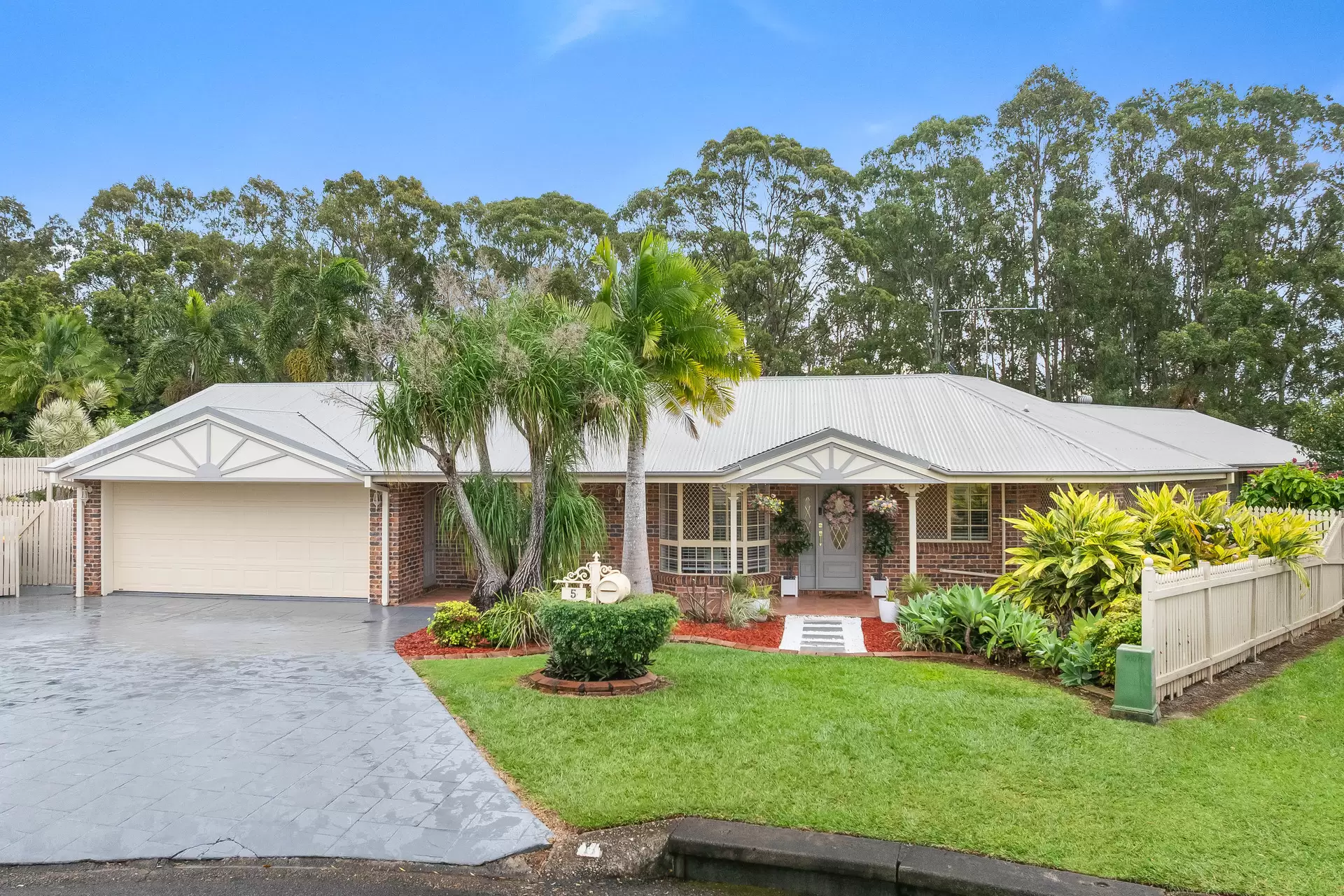 5 Bergan Place, Cleveland Sold by Queensland Sotheby's International Realty - image 1