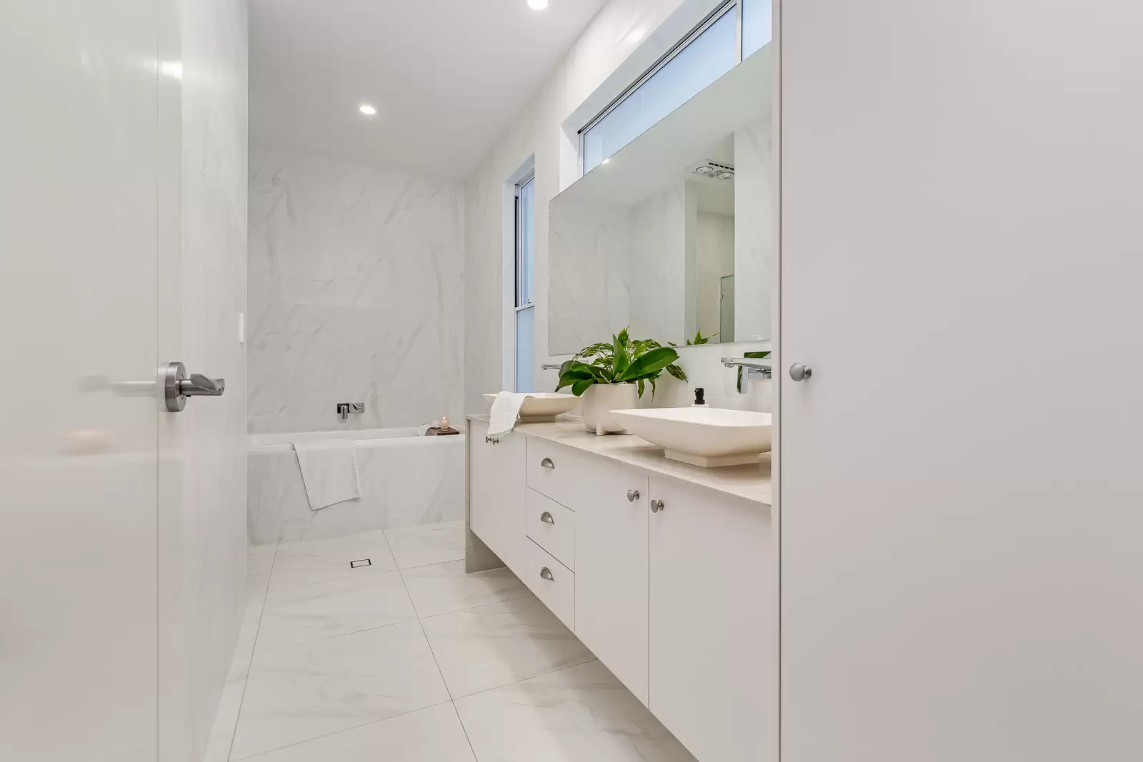 23 Seacrest Court, Raby Bay Sold by Queensland Sotheby's International Realty - image 1