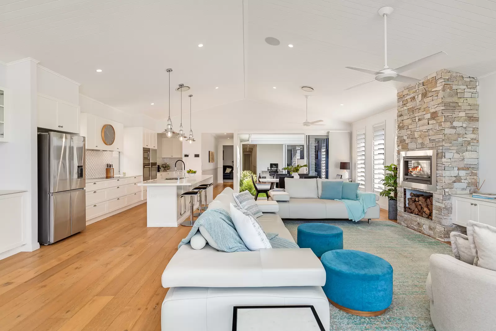 23 Seacrest Court, Raby Bay Sold by Queensland Sotheby's International Realty - image 1