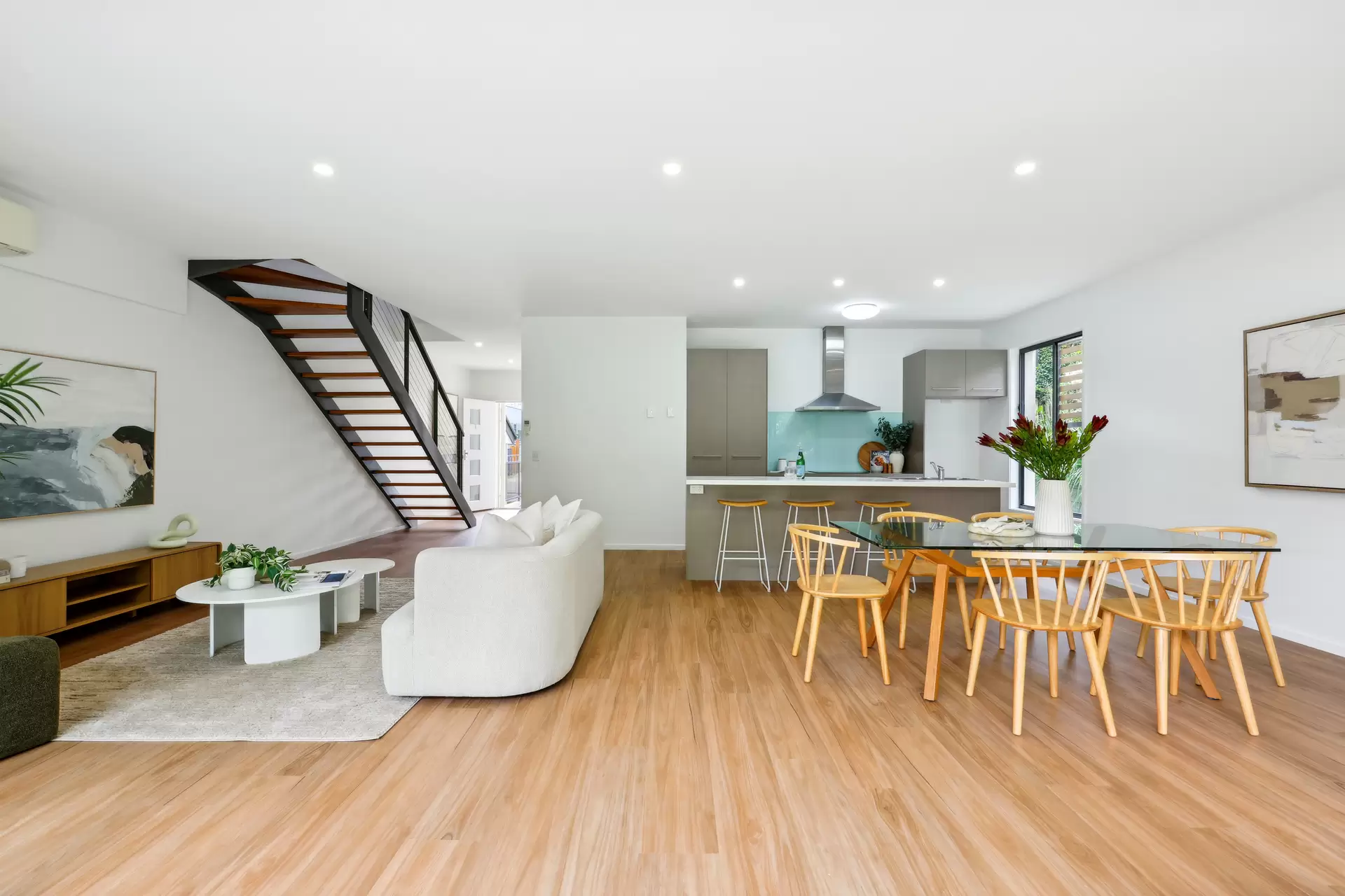 2/6 Egerton Street, Southport Sold by Queensland Sotheby's International Realty - image 1