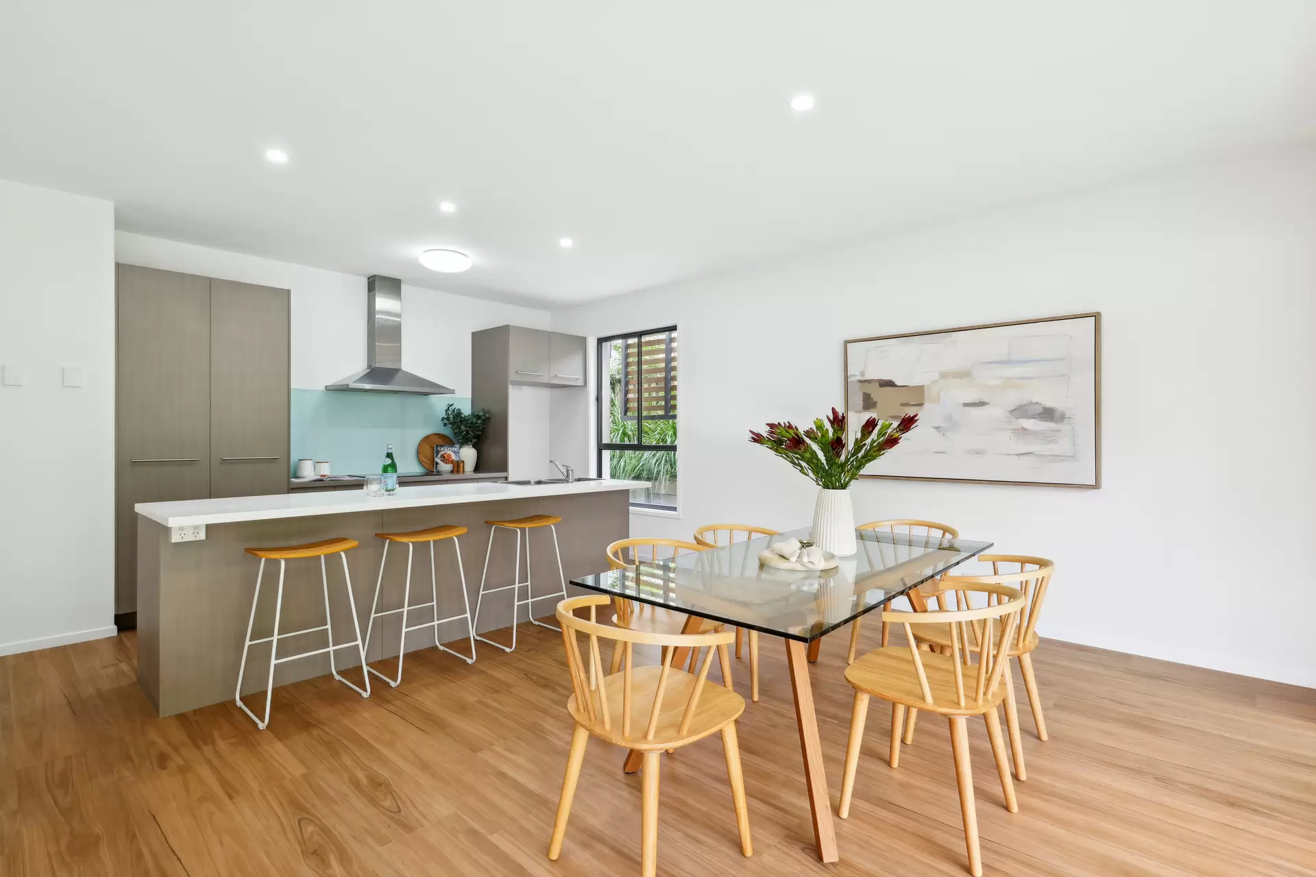 2/6 Egerton Street, Southport Sold by Queensland Sotheby's International Realty - image 1