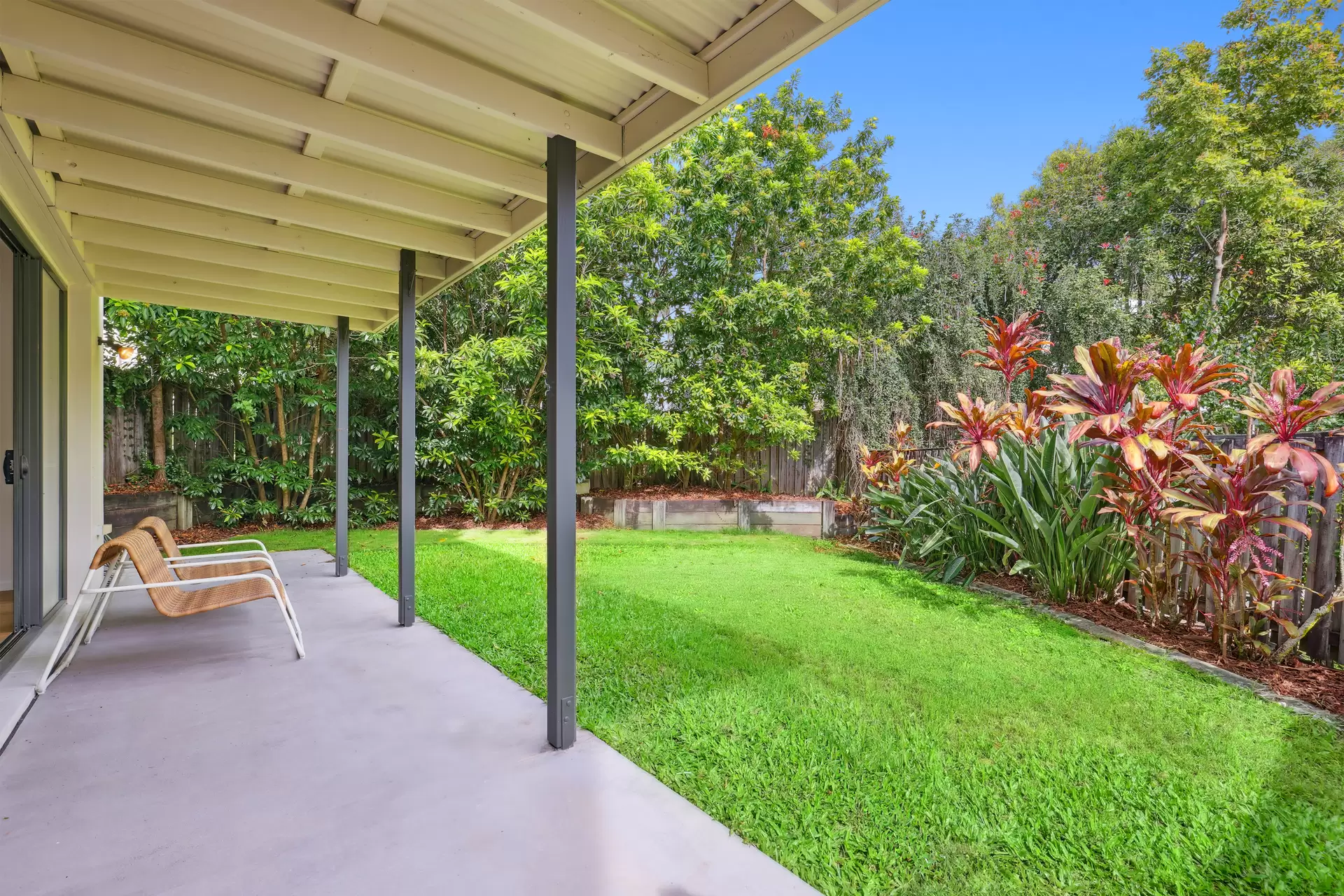 2/6 Egerton Street, Southport Sold by Queensland Sotheby's International Realty - image 1