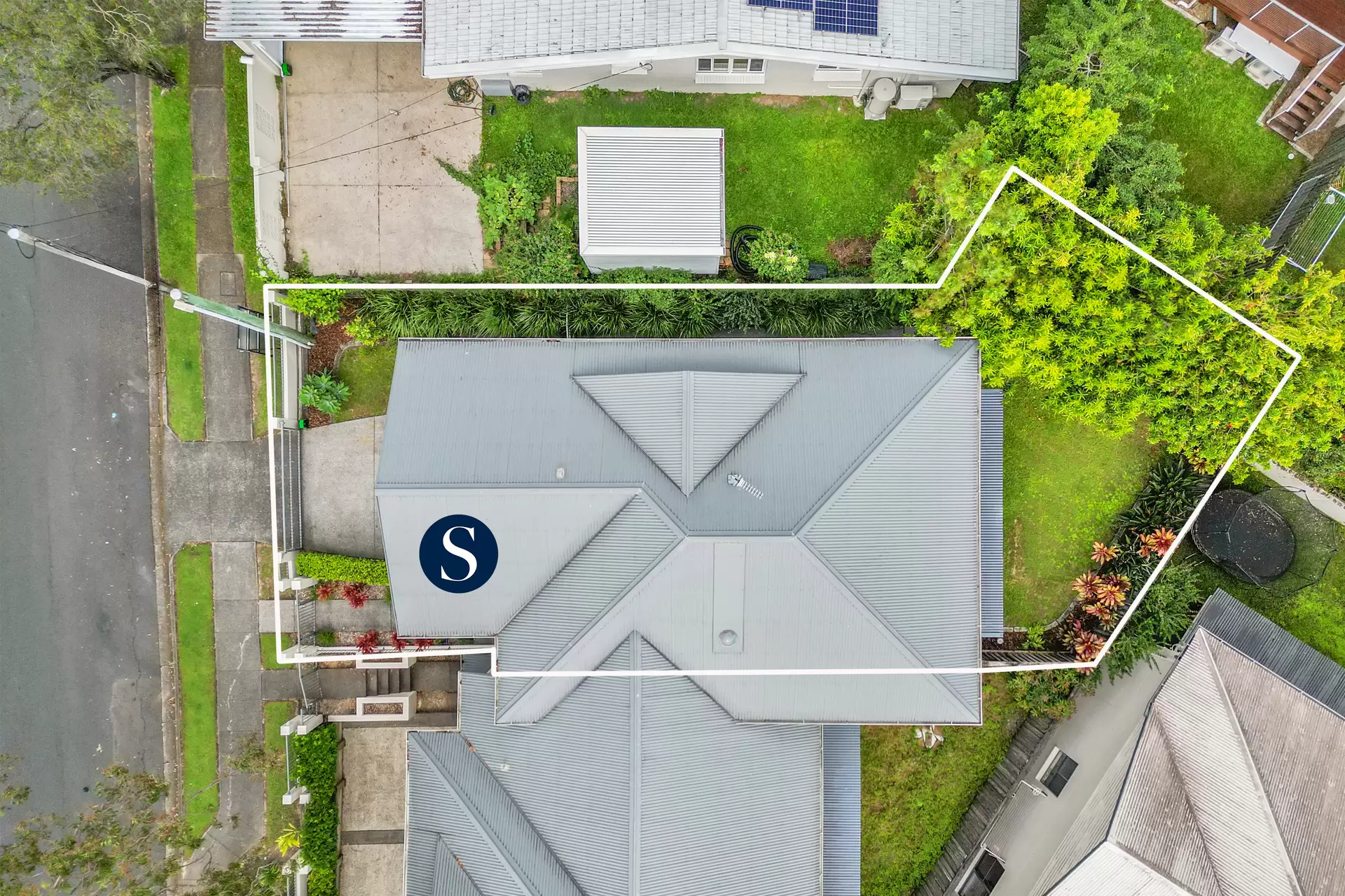 2/6 Egerton Street, Southport Sold by Queensland Sotheby's International Realty - image 1